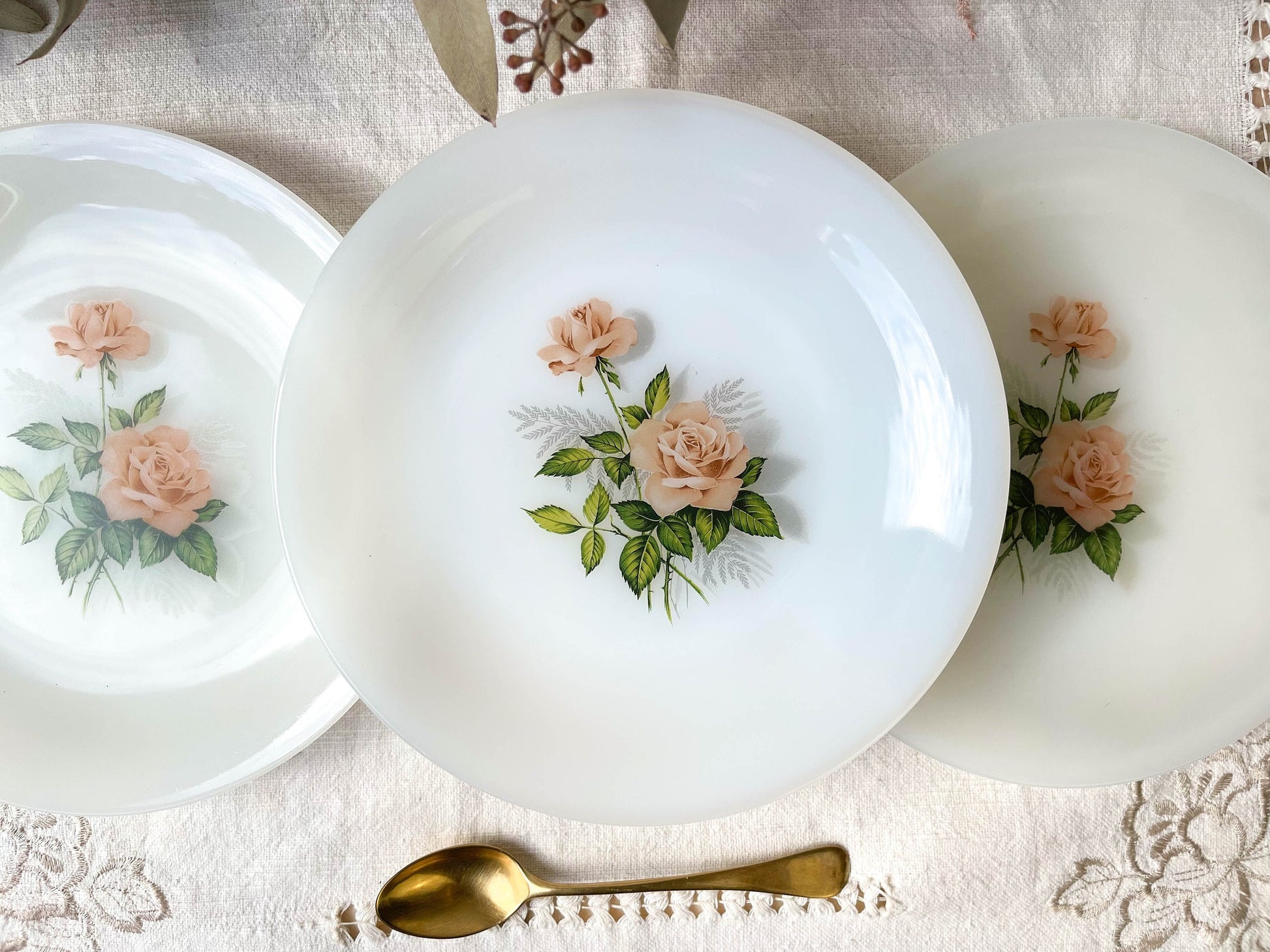 3 Petites assiettes ARCOPAL fleuris - violn.fr