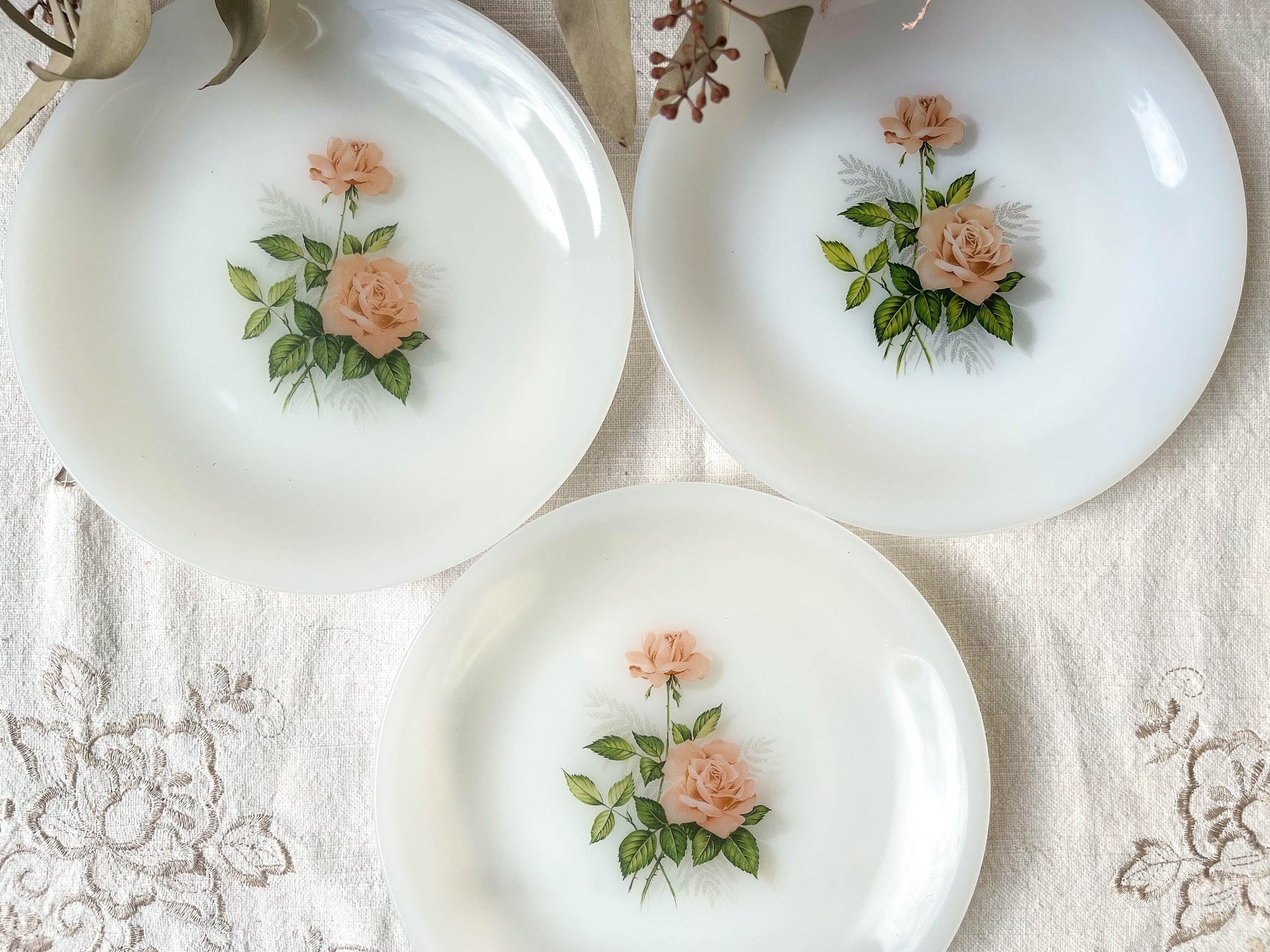 3 Petites assiettes ARCOPAL fleuris - violn.fr