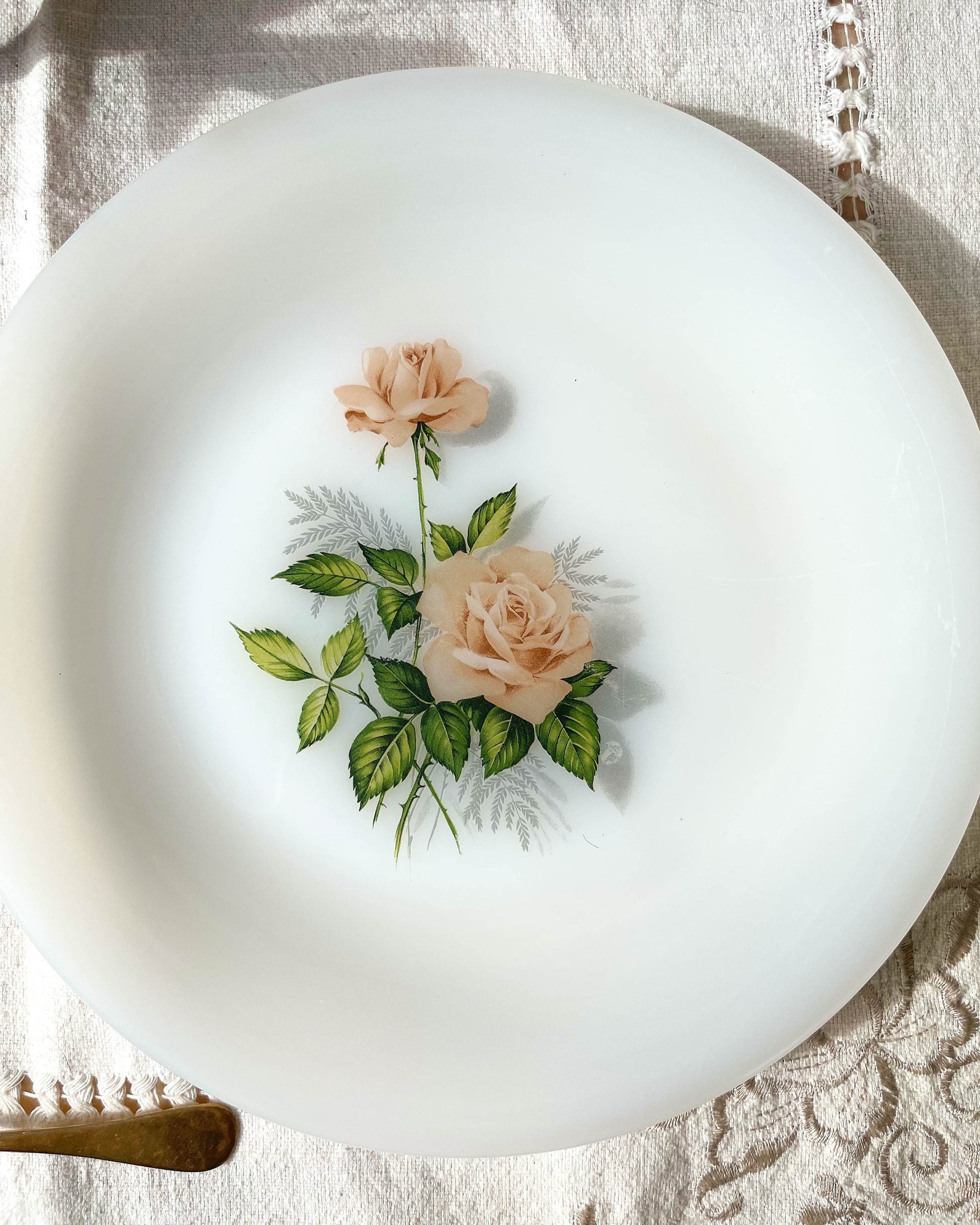 3 Assiettes ARCOPAL fleuris, 1950 - violn.fr