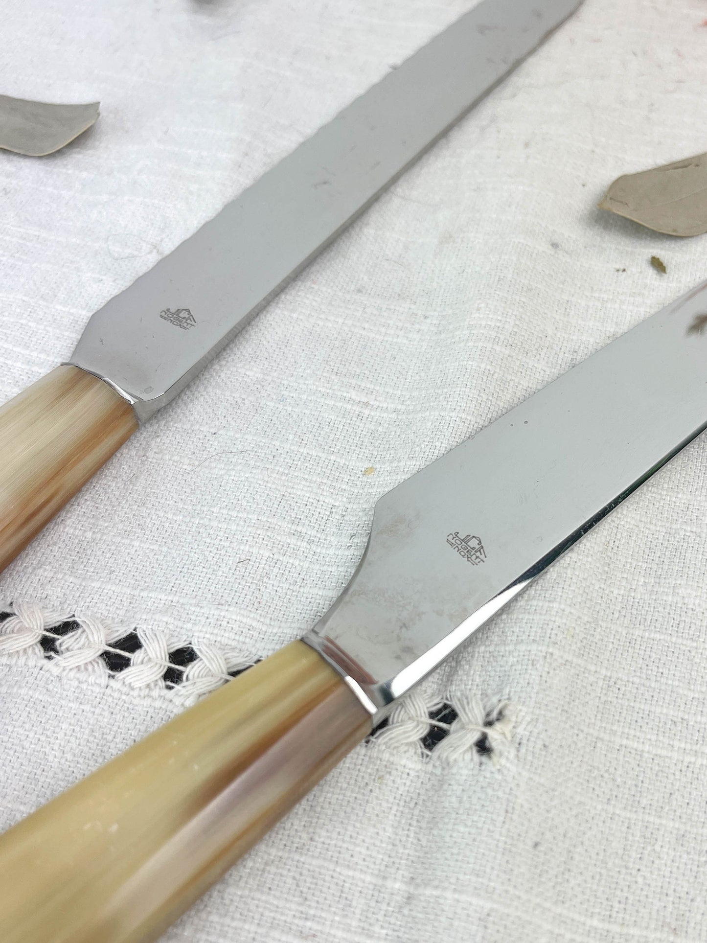 2 vintage NOGENT Bakelite knives
