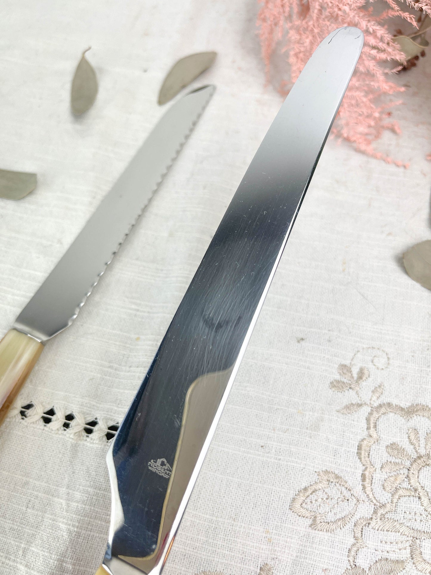 2 vintage NOGENT Bakelite knives