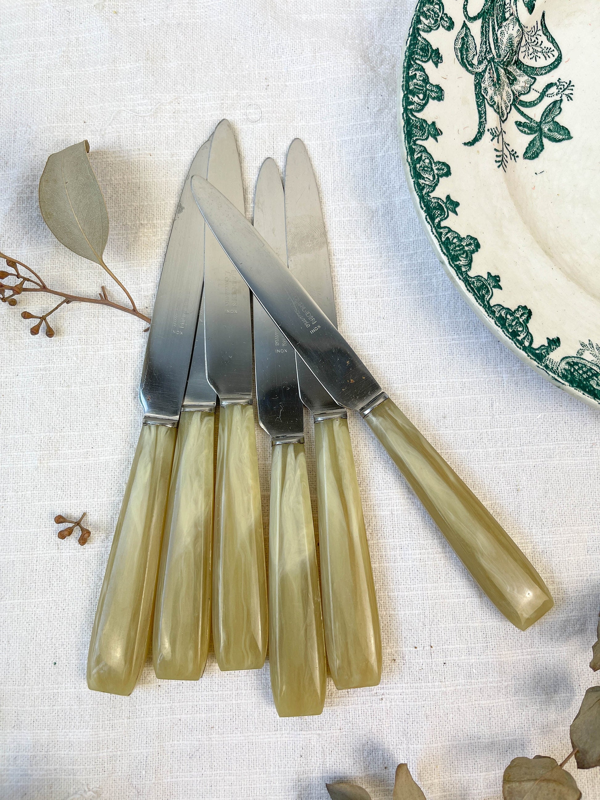 6 couteaux bakelite ivoir vintage BAGOUIN L’ENCLUME - violn.fr