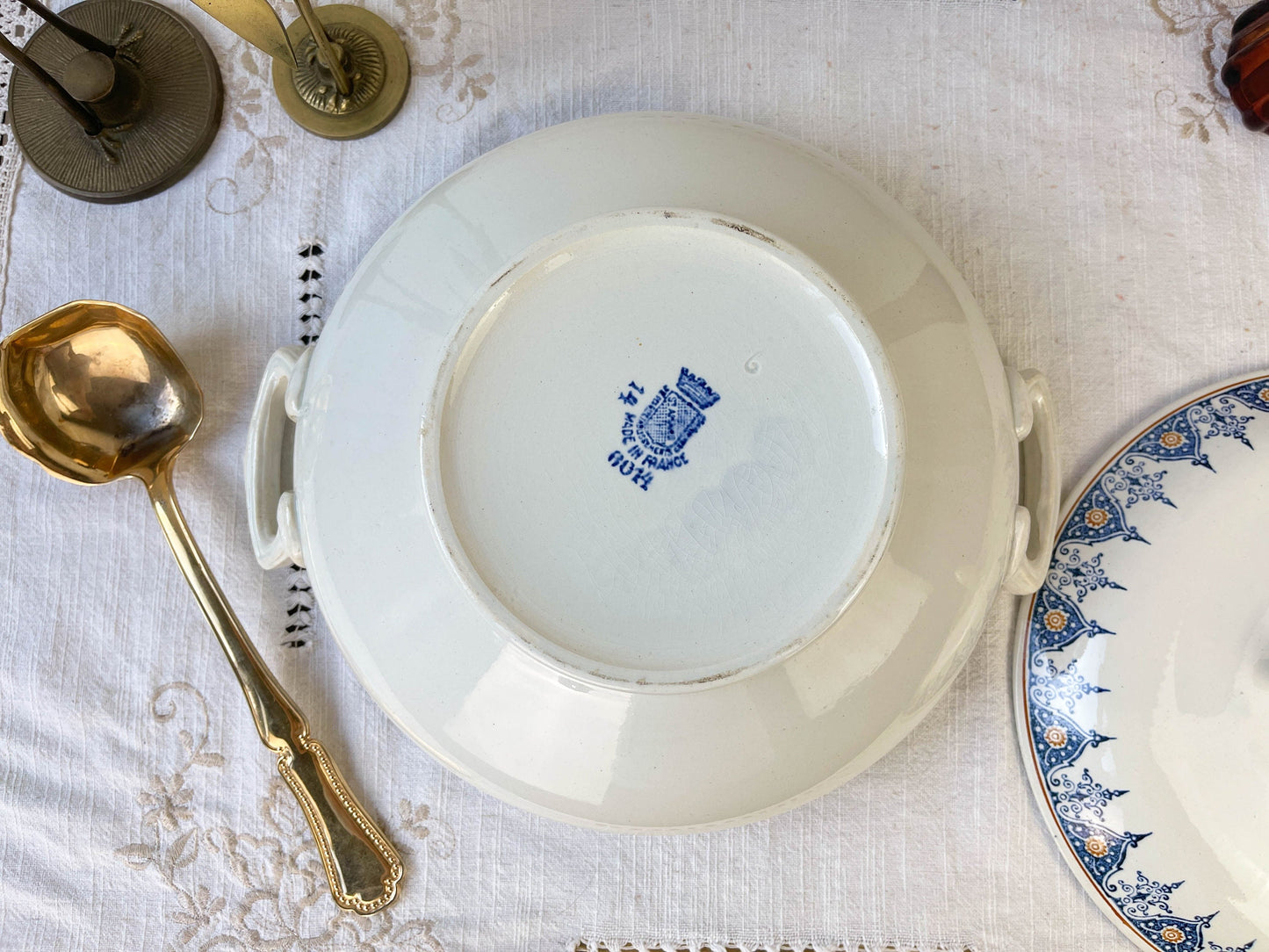 Soupière vintage Terre de fer Saint Amand motif bleu orange - violn.fr