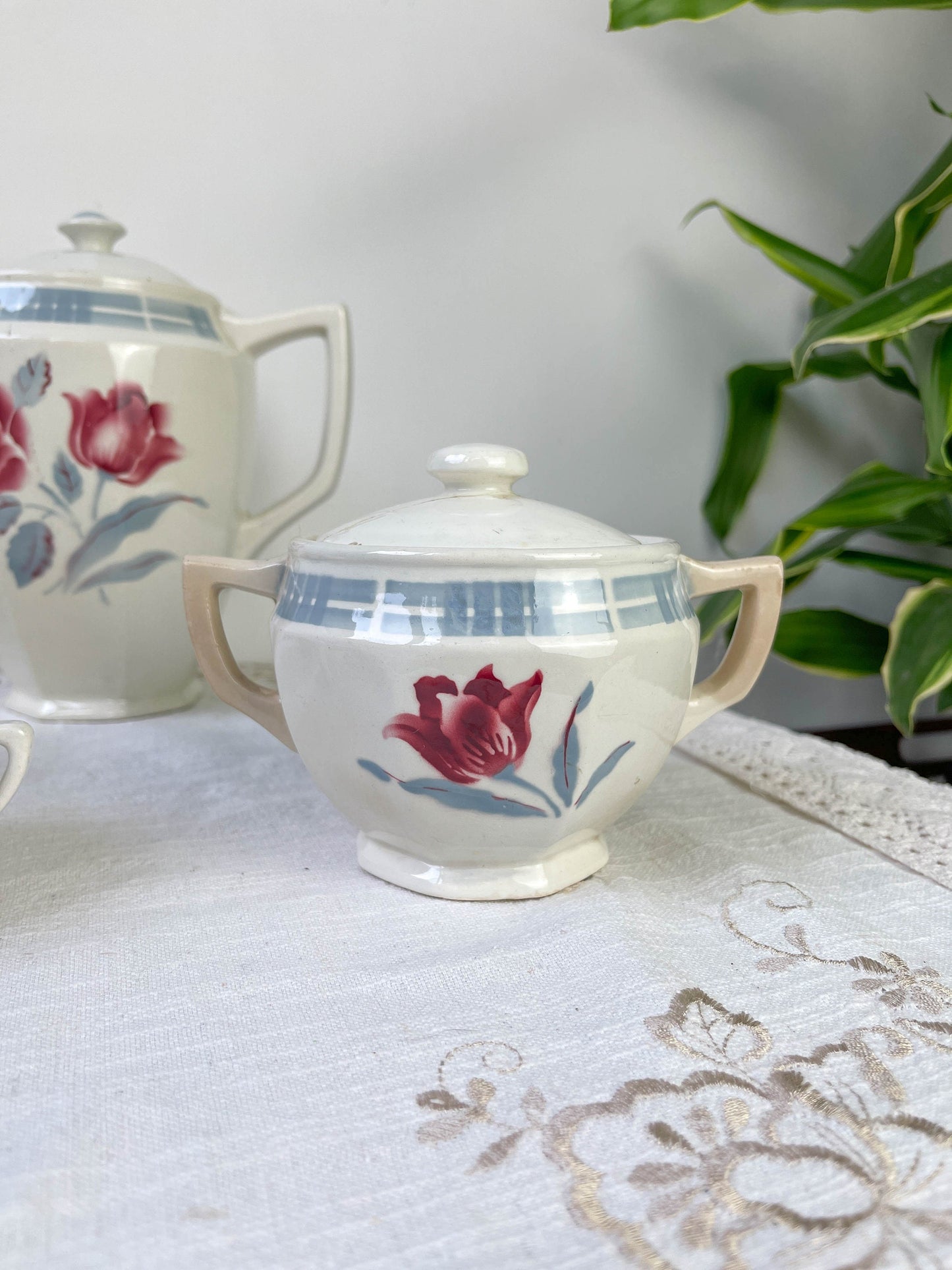 Vintage SARREGUEMINES tea set in flowered earthenware, TROYES model