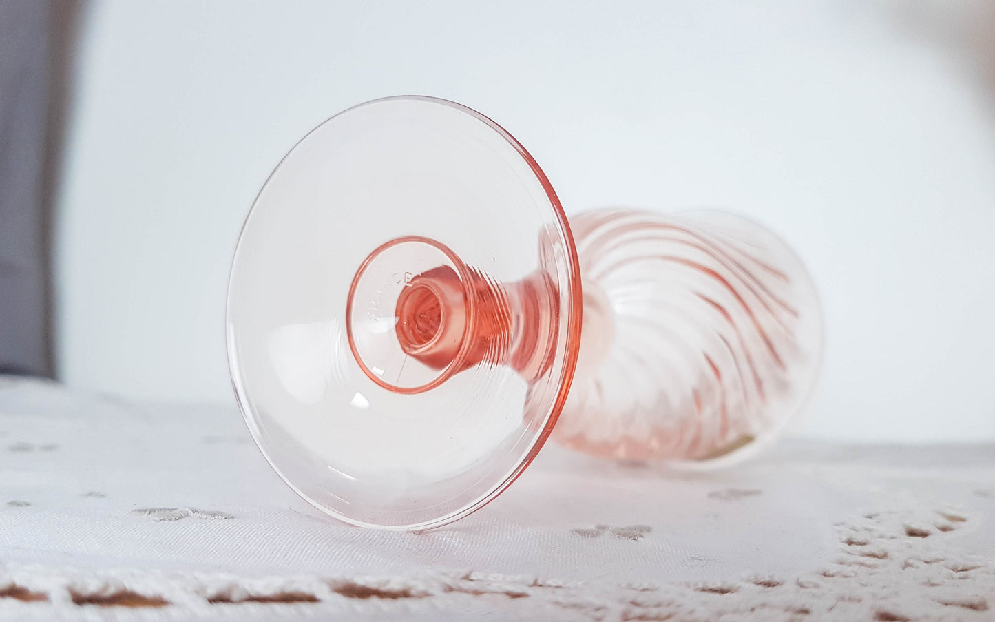 6 Verres à Vin blanc Luminarc modèle "ROSALINE" en verre dépression rose 10 cl - violn.fr