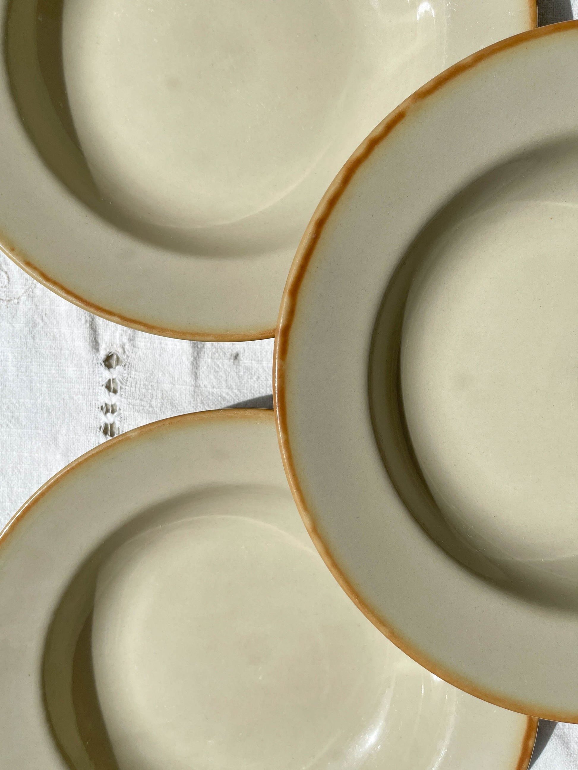 5 Assiettes creuses en grès beige Tulowice Poland 1970 - violn.fr