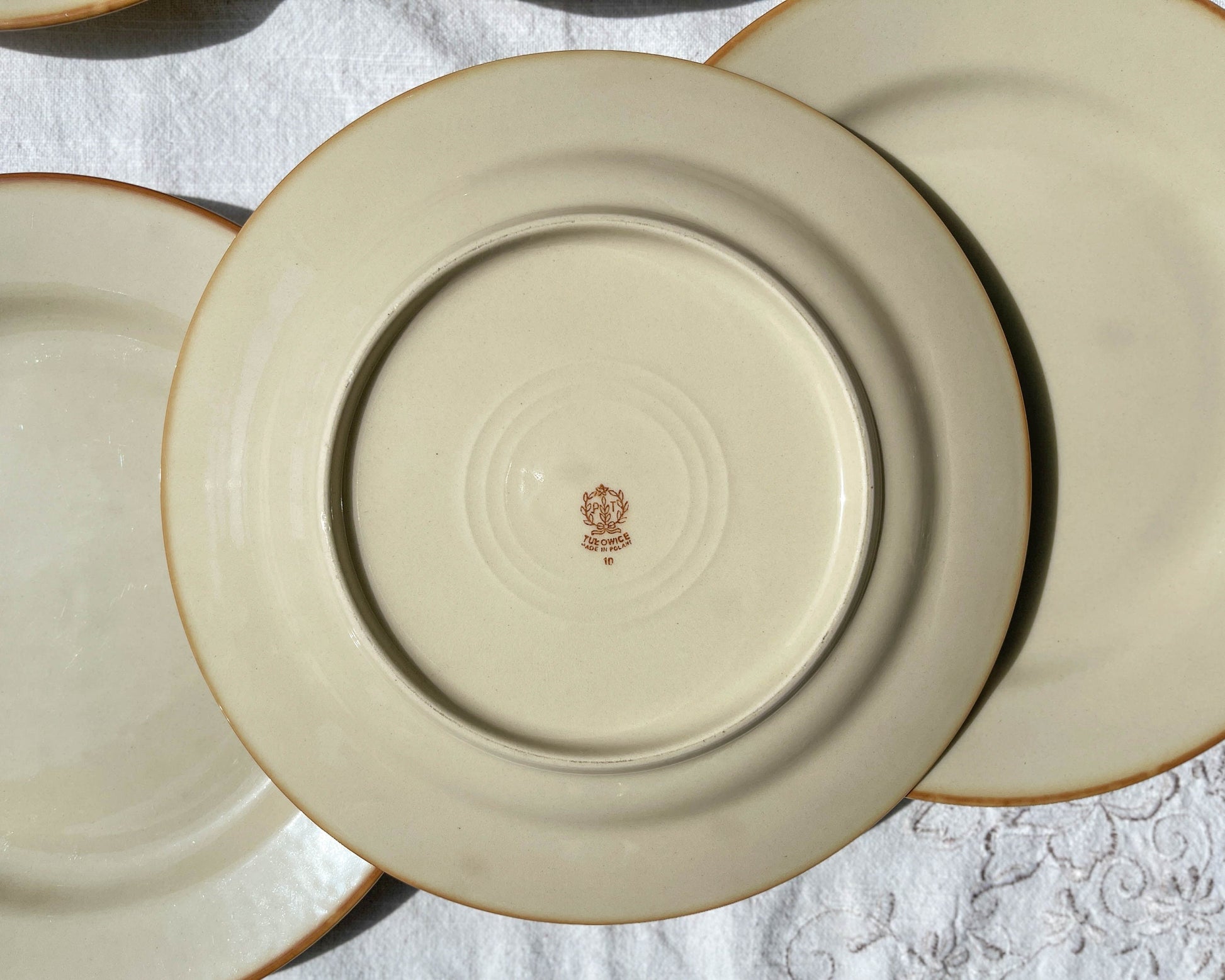6 Assiettes plates en grès beige Tulowice Poland, 1970 - violn.fr