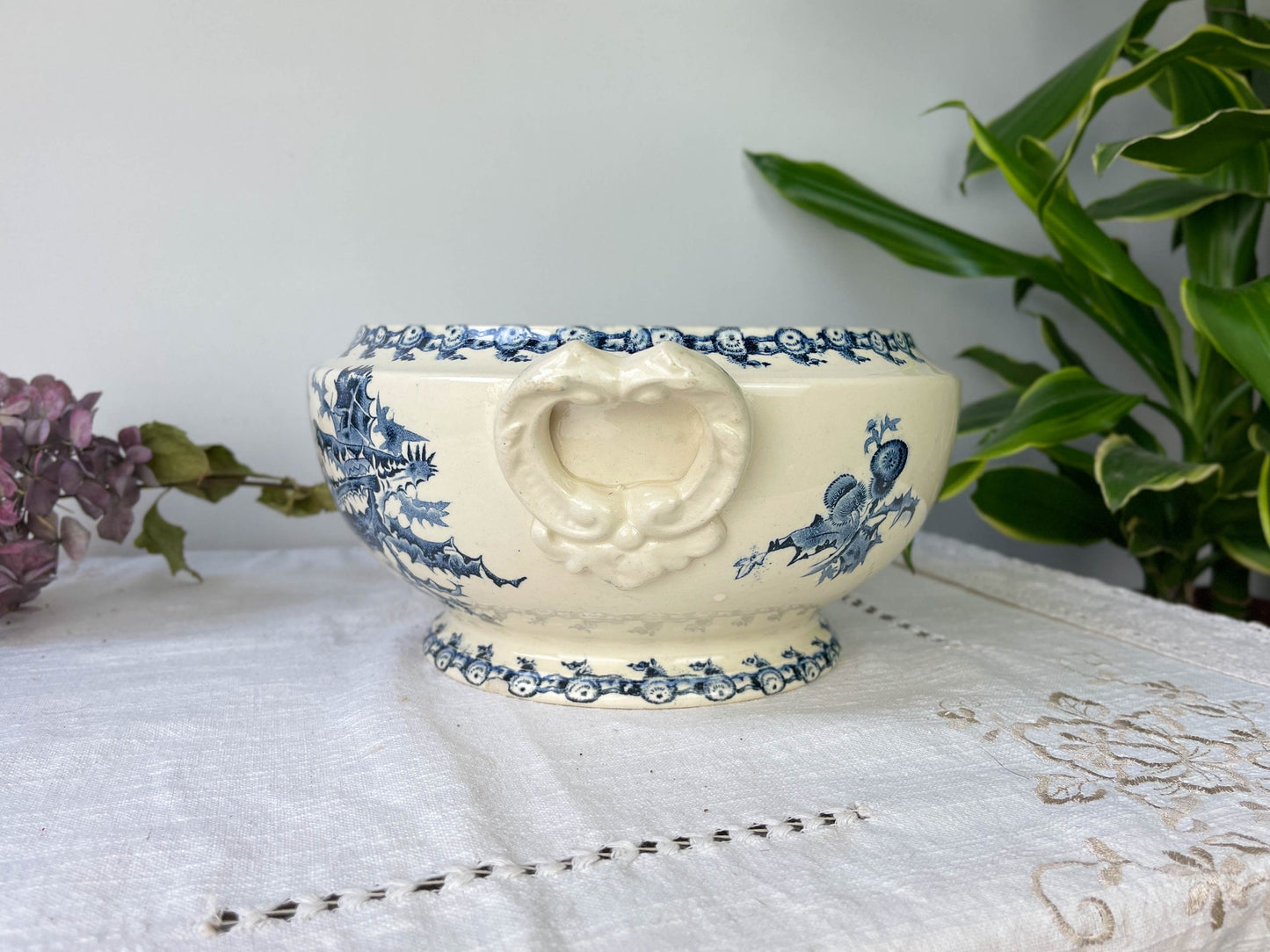 Soupière Terre de fer bleu GIEN modèle CHARDON - violn.fr