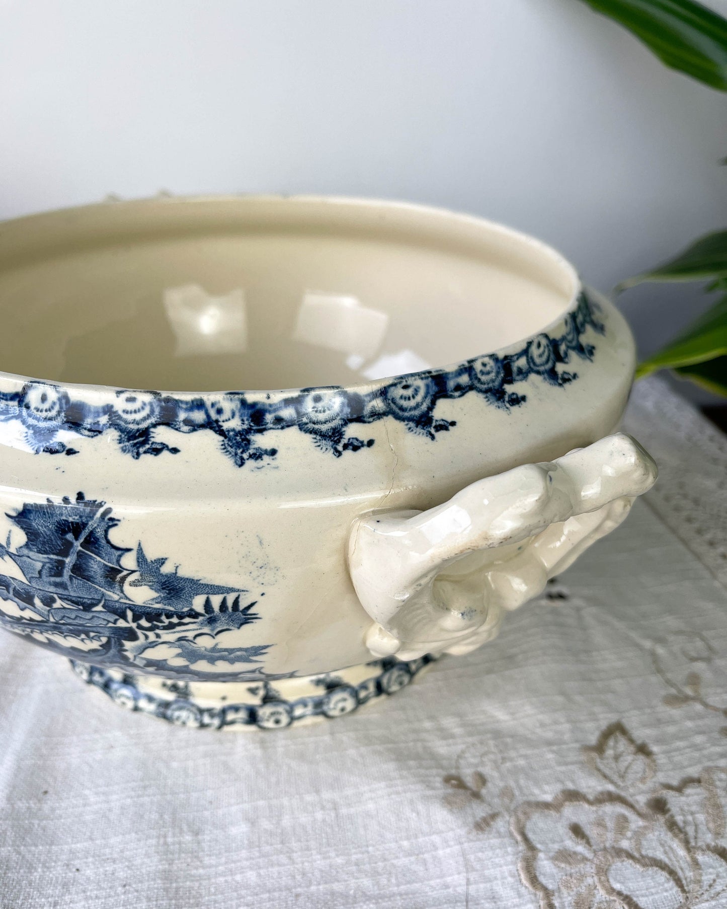 Soupière Terre de fer bleu GIEN modèle CHARDON - violn.fr
