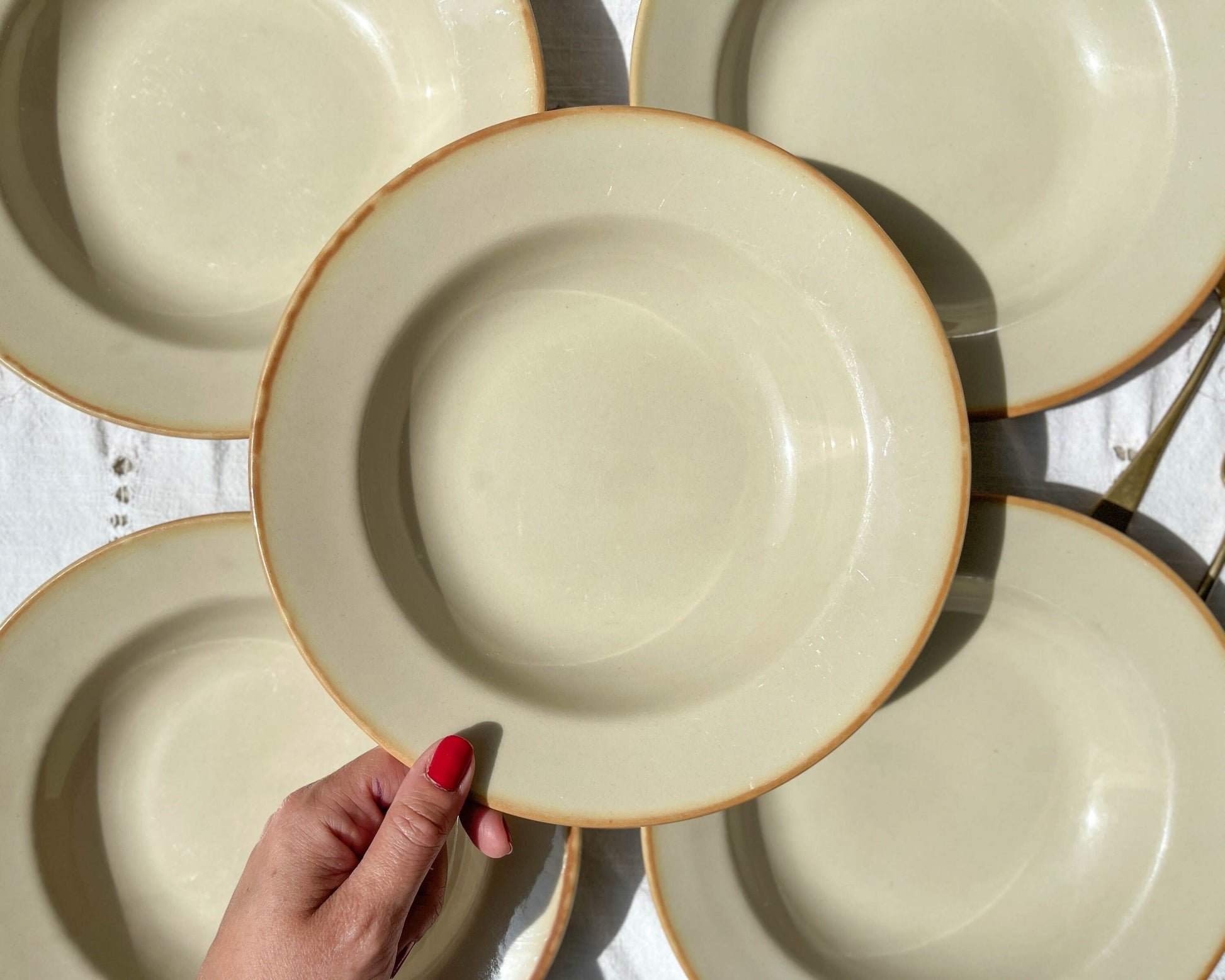 5 Assiettes creuses en grès beige Tulowice Poland 1970 - violn.fr