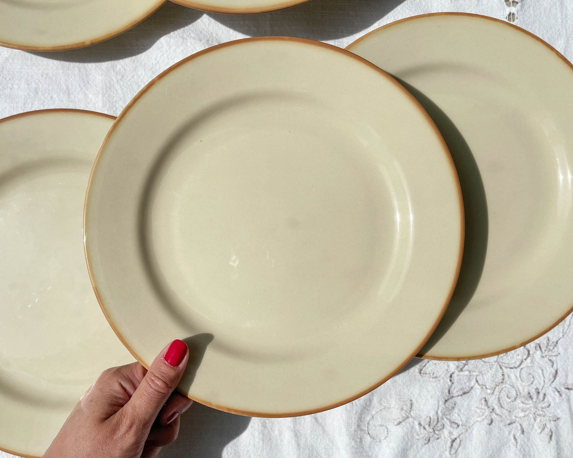 6 Assiettes plates en grès beige Tulowice Poland, 1970 - violn.fr