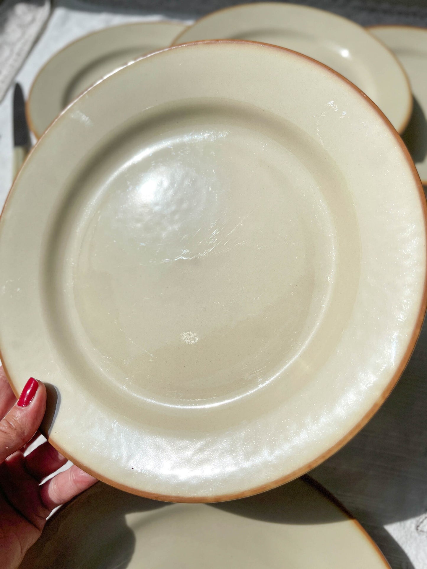 6 Assiettes plates en grès beige Tulowice Poland, 1970 - violn.fr