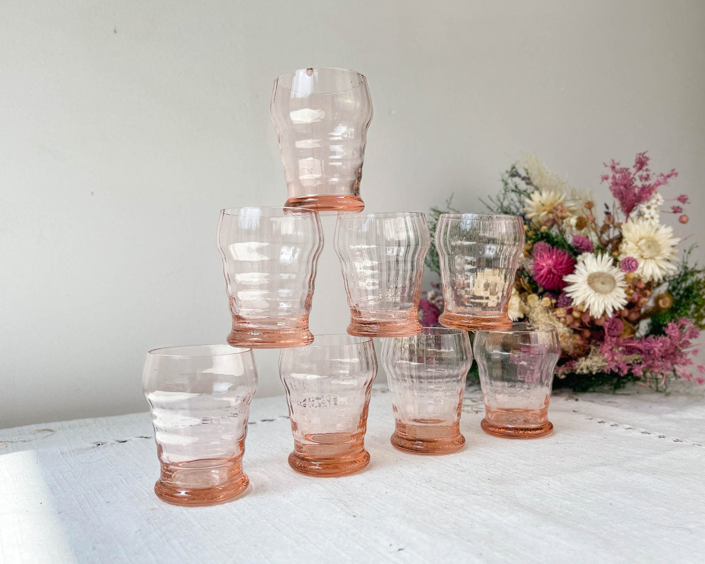 8 Verres rose à liqueur cannelés style Art déco - violn.fr