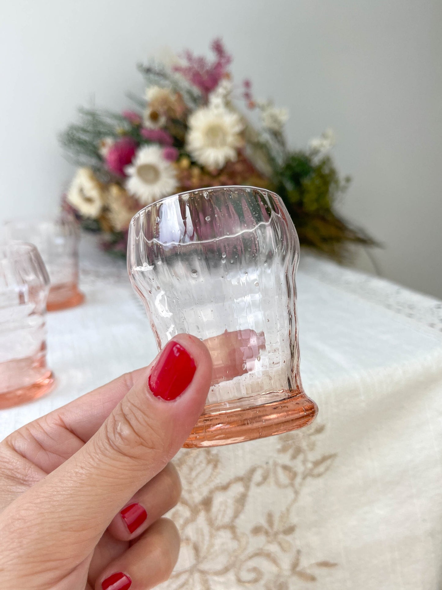 8 Verres rose à liqueur cannelés style Art déco - violn.fr