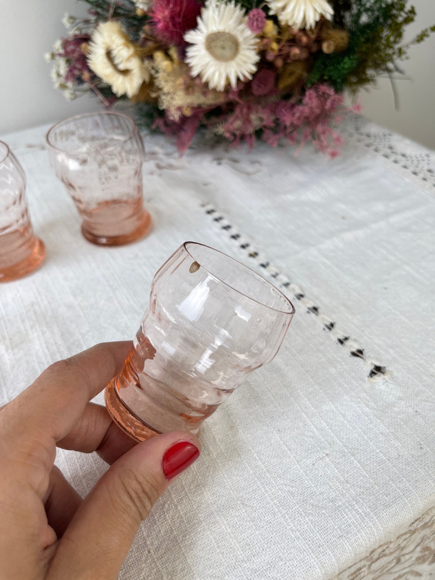 8 Verres rose à liqueur cannelés style Art déco - violn.fr