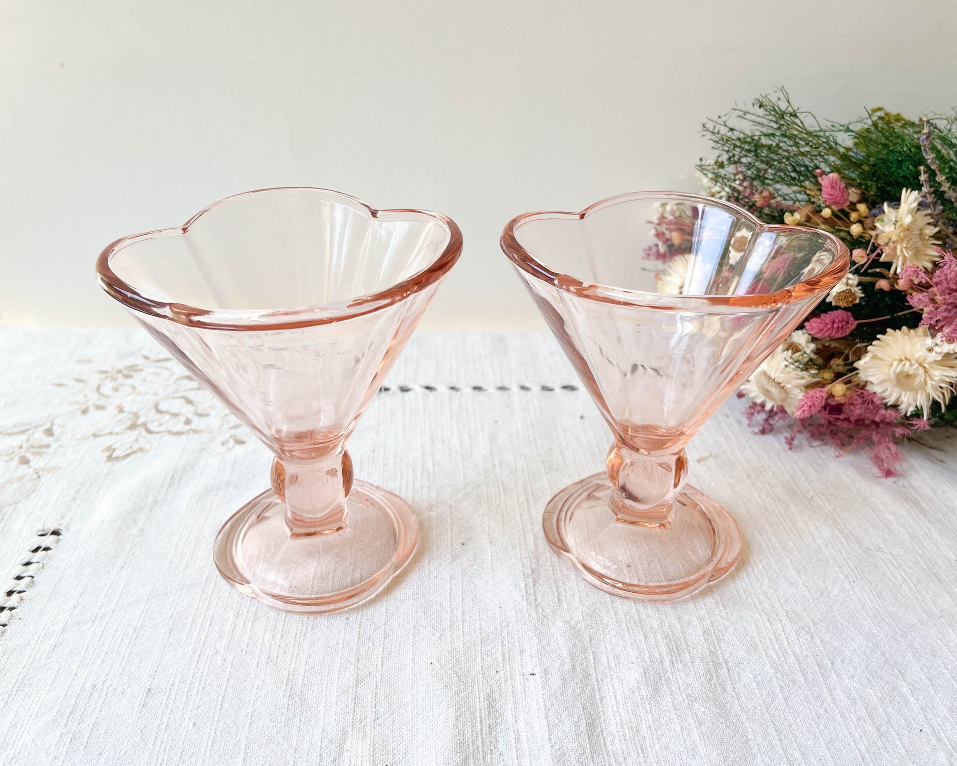 2 Coupes à glace en verre rose vintage 1970