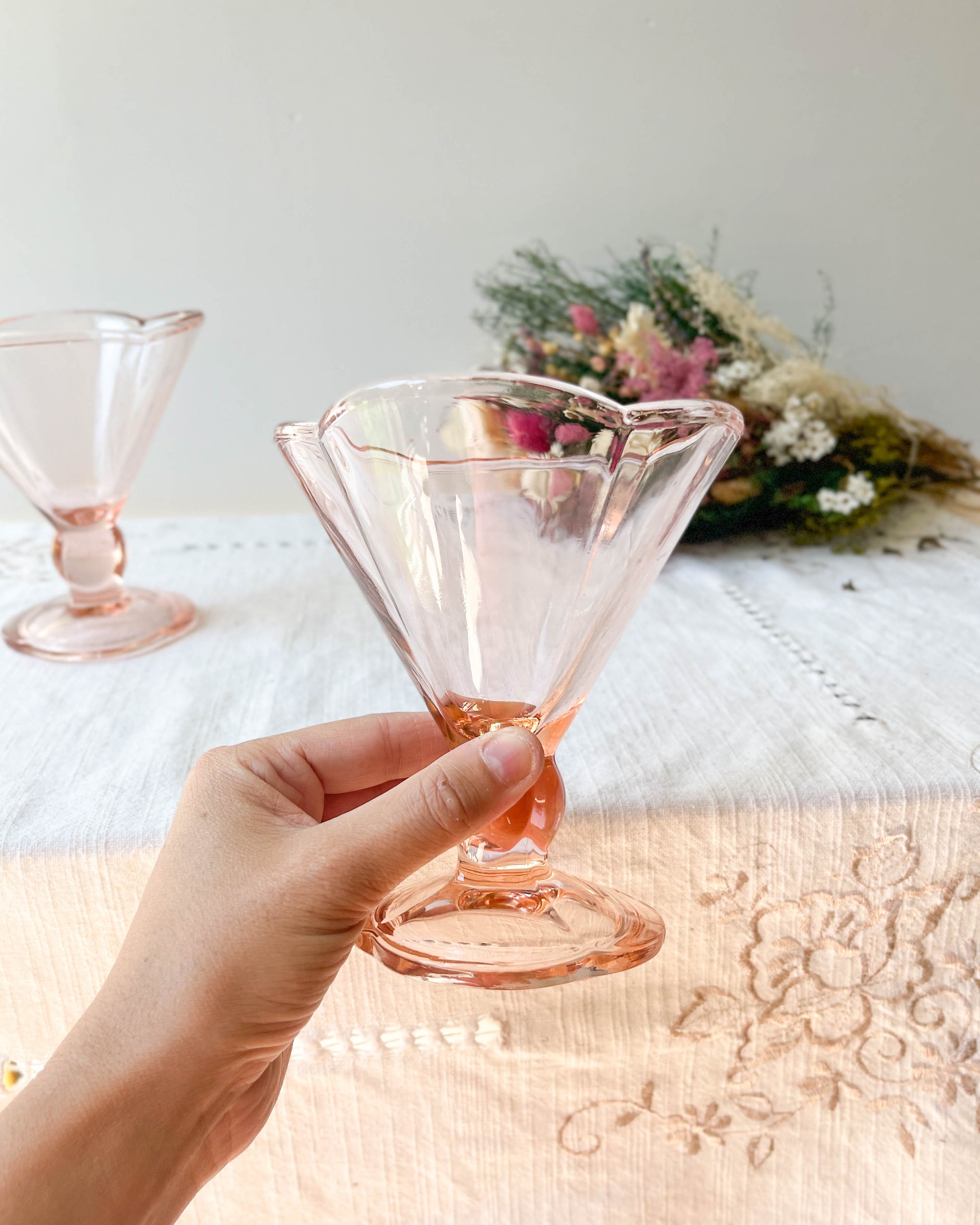 2 Coupes à glace en verre rose vintage 1970