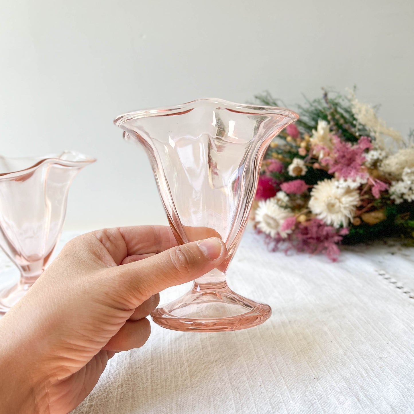 2 Coupes à glace en verre rose vintage 1970