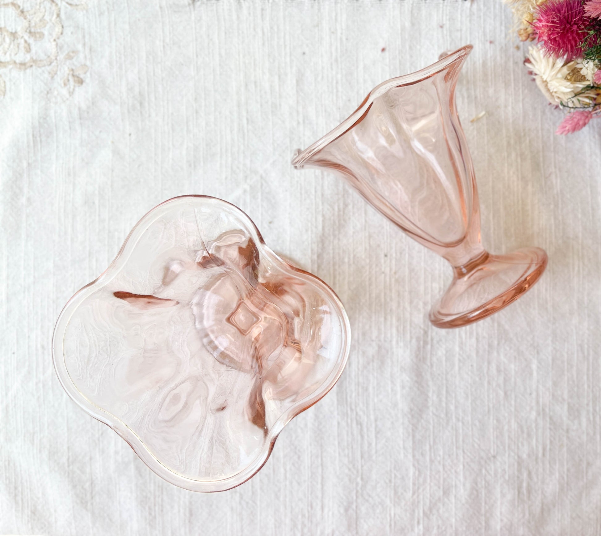 2 Coupes à glace en verre rose vintage 1970