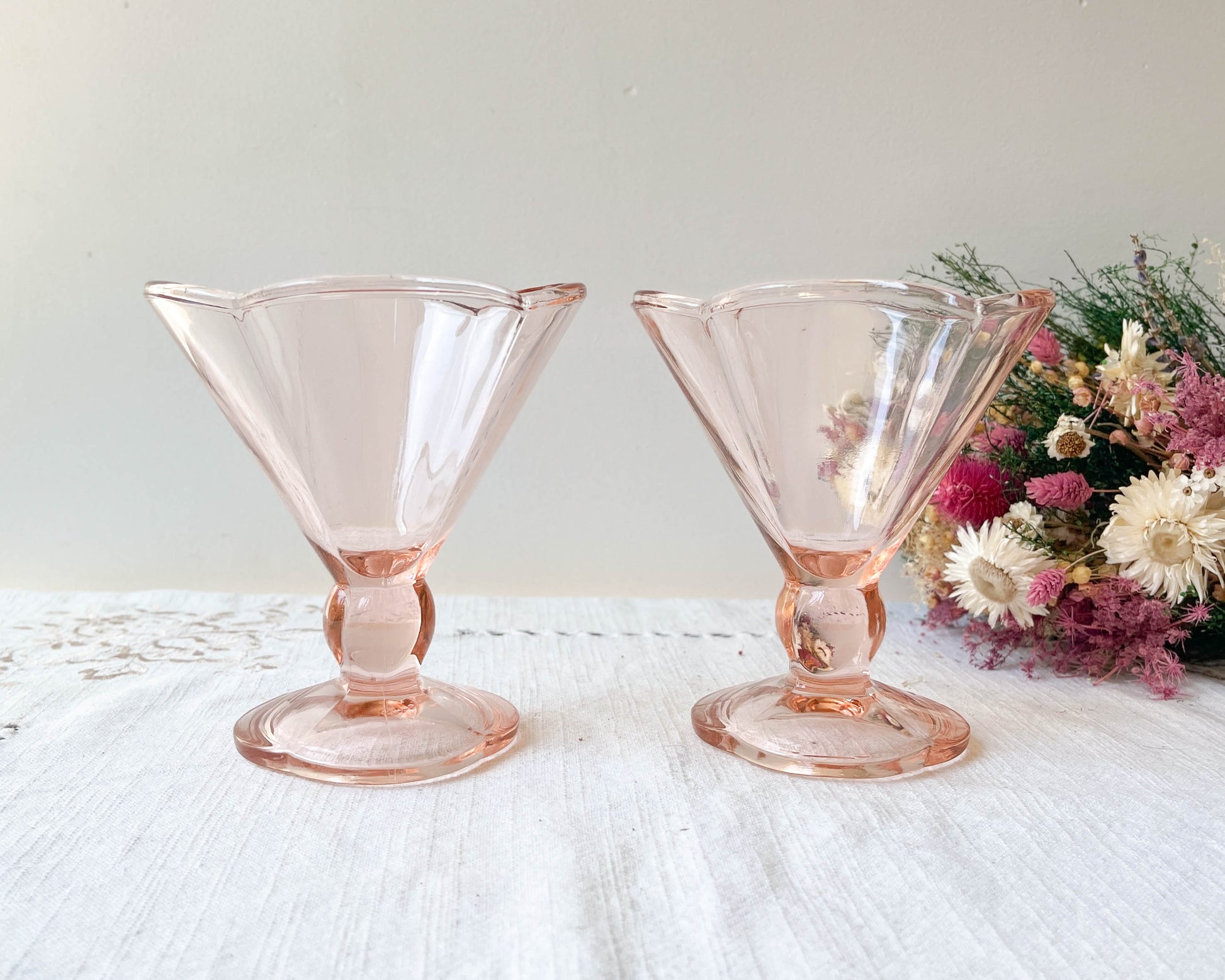 2 Coupes à glace en verre rose vintage 1970