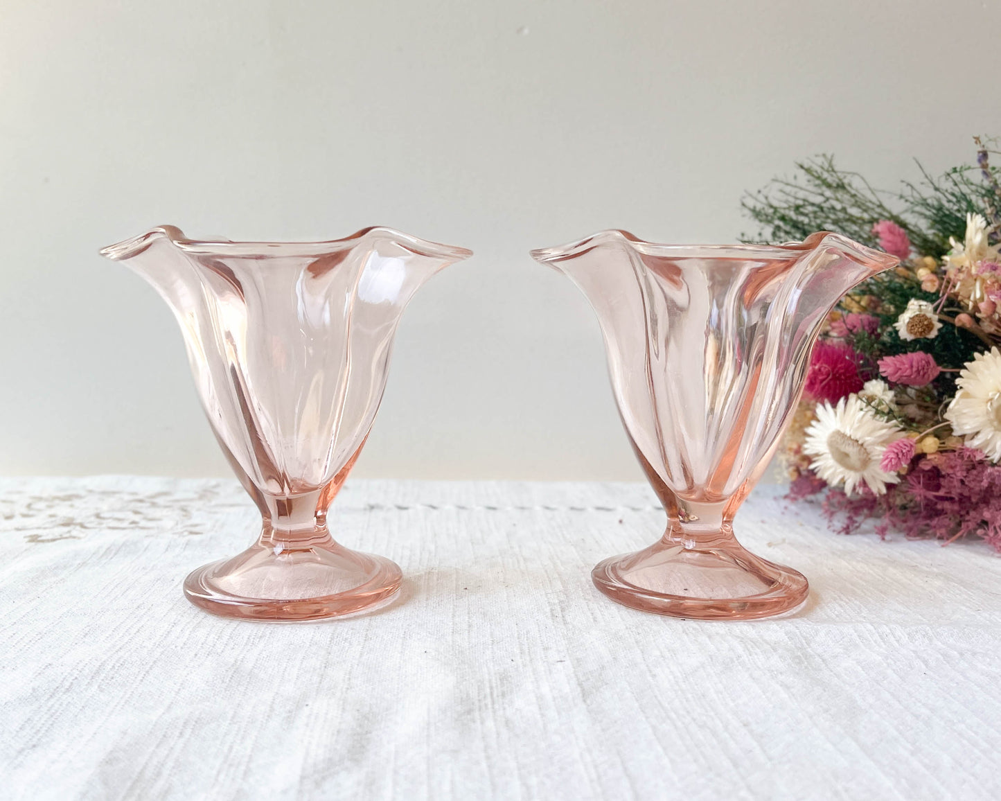 2 Coupes à glace en verre rose vintage 1970