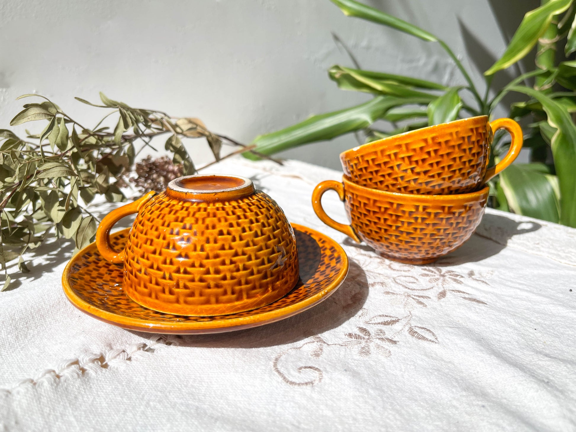 4 Tasses à Café vintage en faïence caramel 1 support multimédia sur 11