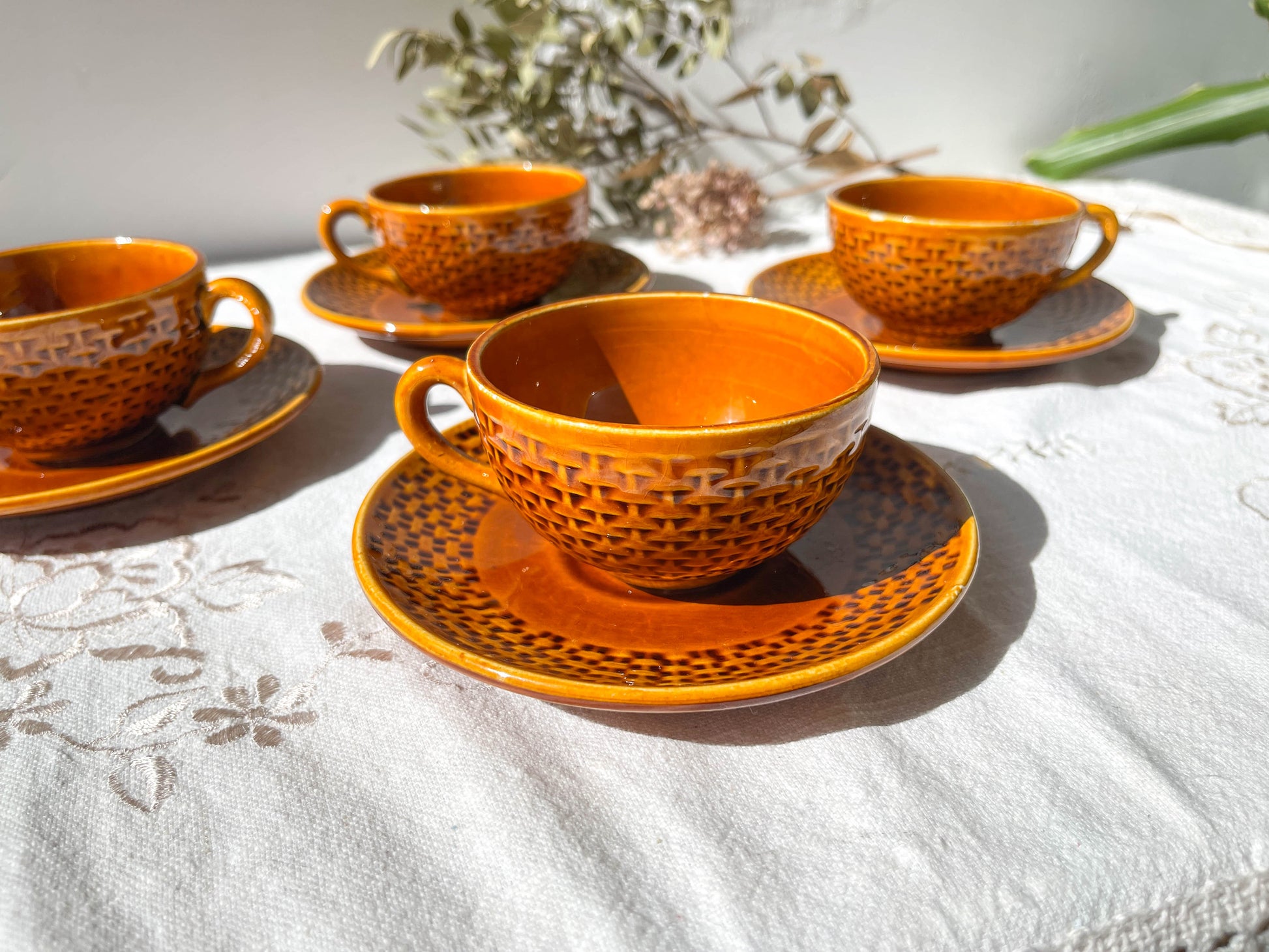 4 Tasses à Café vintage en faïence caramel 1 support multimédia sur 11