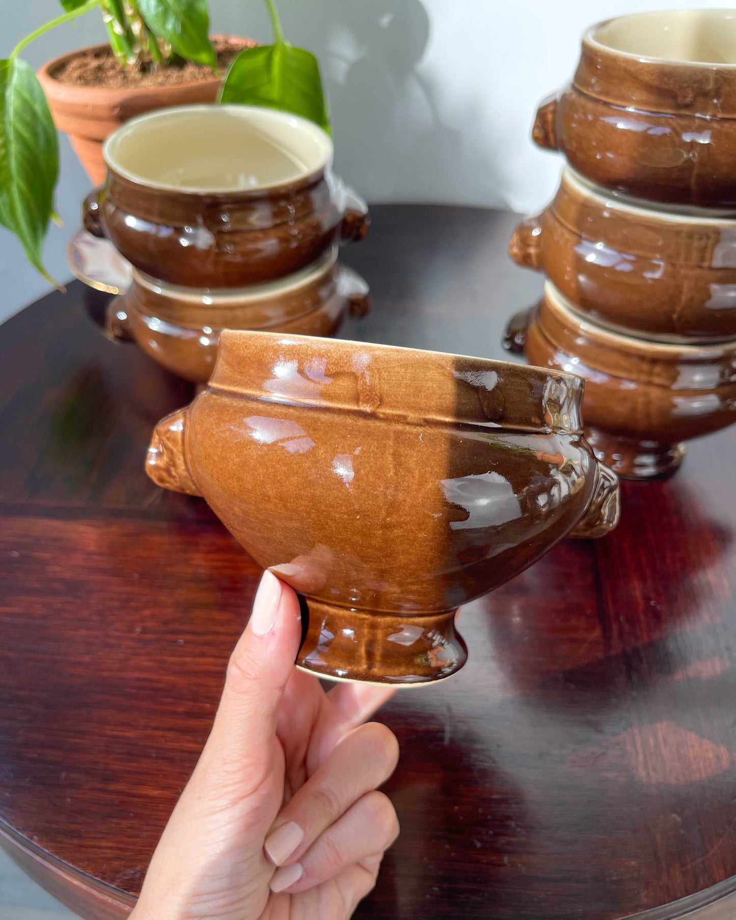 6 Bols à Soupe à l'Oignon Tête de Lion en Céramique Vintage Emile Henry - Marron, Made in France - dimension 1
6 Vintage Emile Henry Ceramic Lion Head Onion Soup Bowls - Brown, Made in France - Elegance and Tradition for your Recipes - size