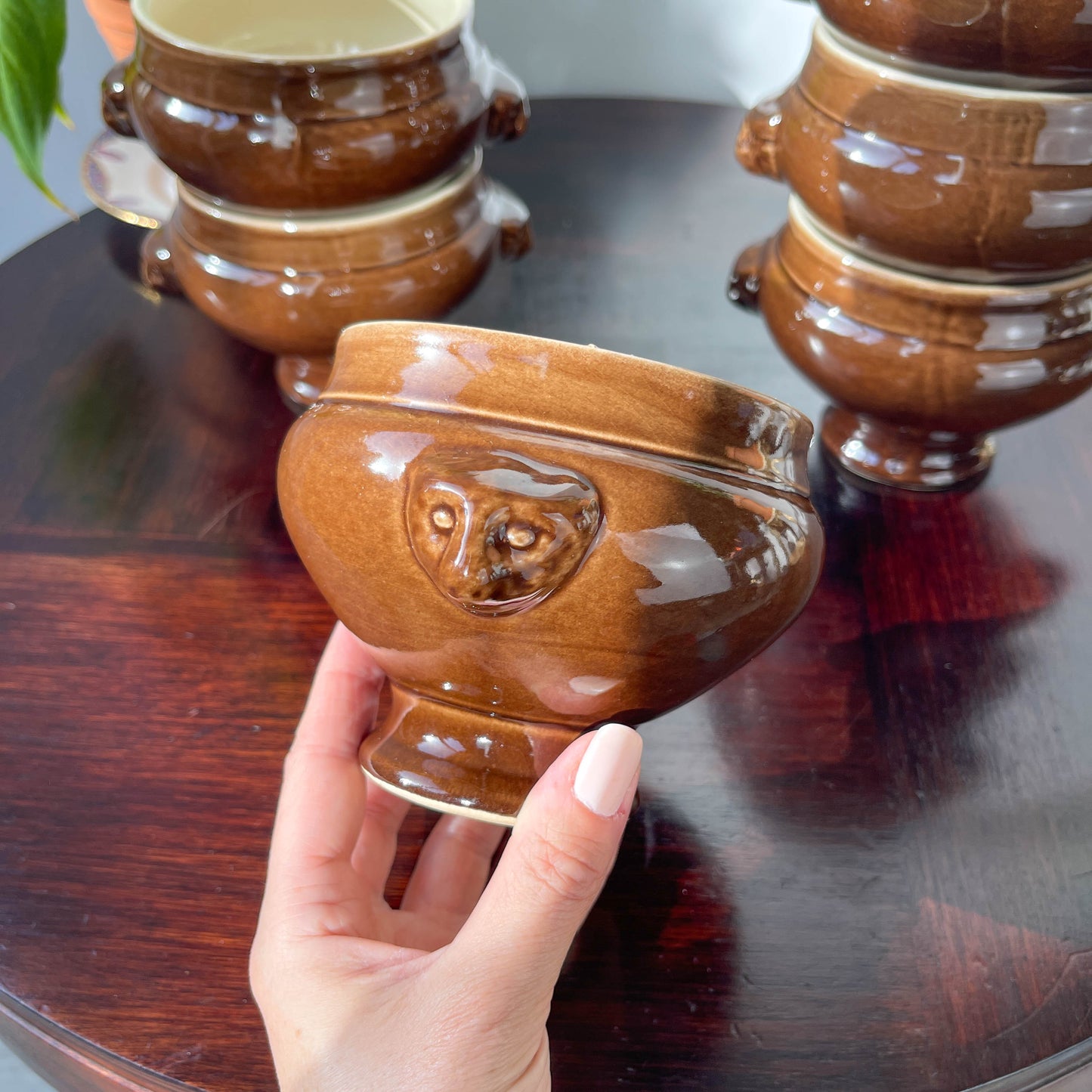 6 Bols à Soupe à l'Oignon Tête de Lion en Céramique Vintage Emile Henry - Marron, Made in France - dimension 2
6 Vintage Emile Henry Ceramic Lion Head Onion Soup Bowls - Brown, Made in France - Elegance and Tradition for your Recipes - size 2