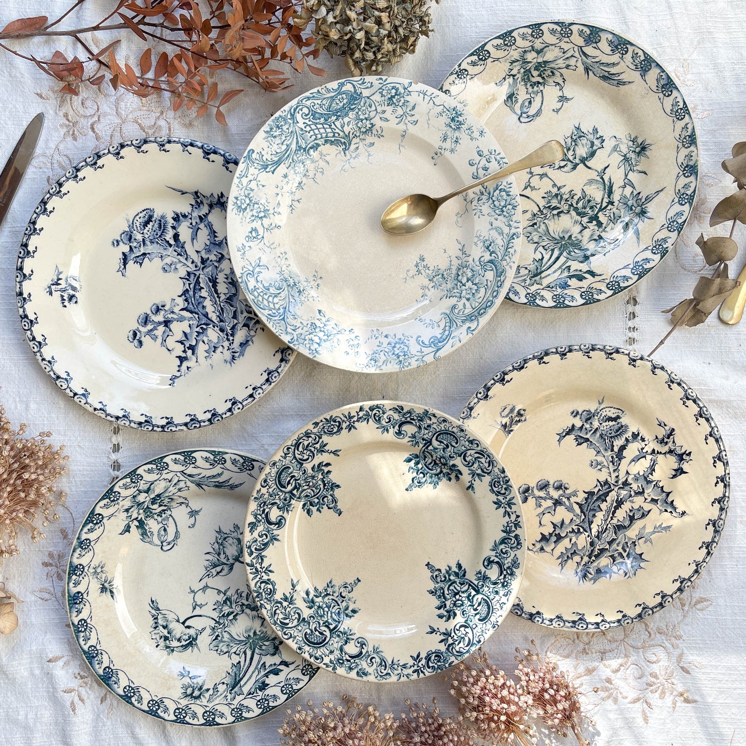 Petites Assiettes vintage dépareillées Terre de fer bleues