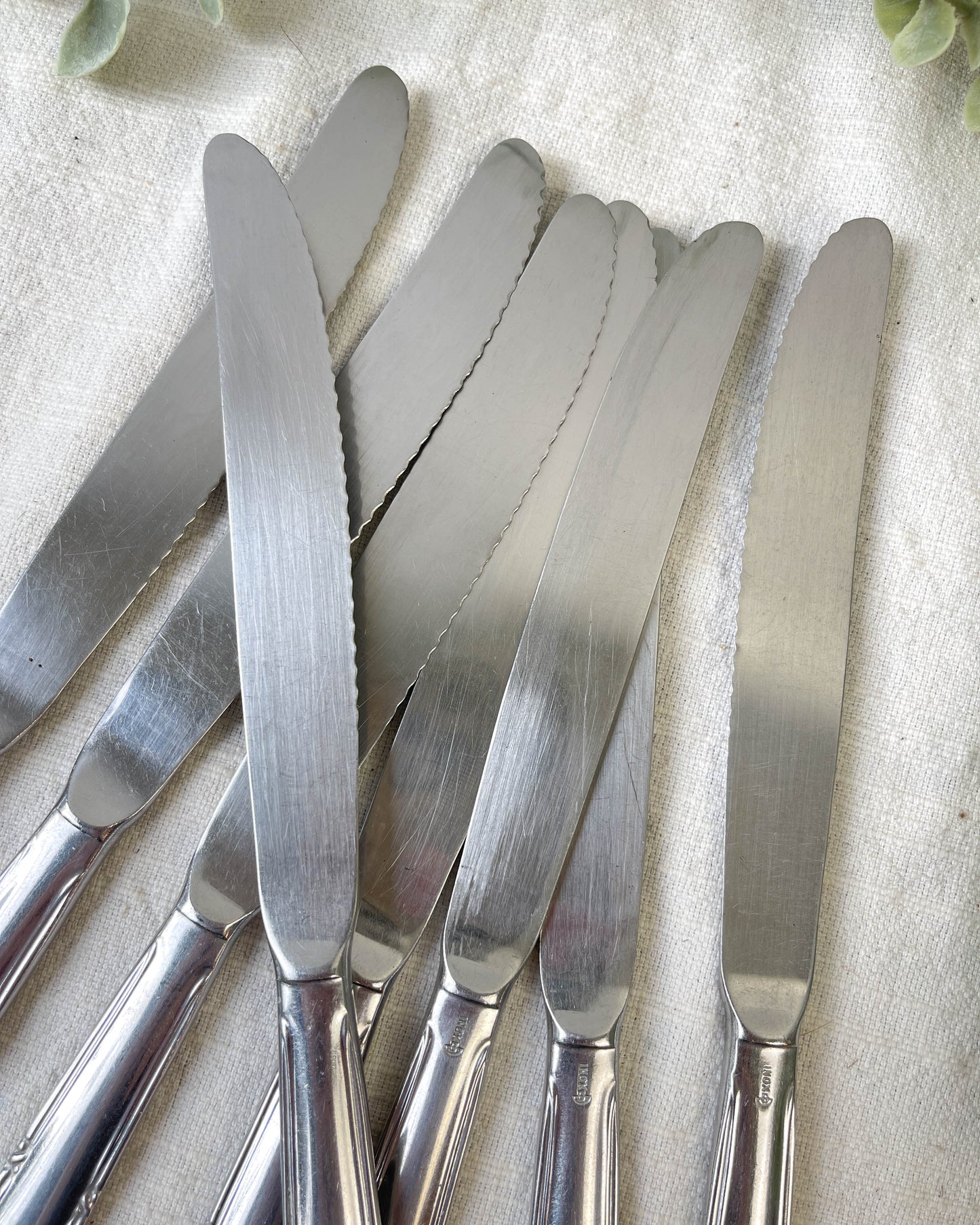 8 Couteaux vintages inox made in France