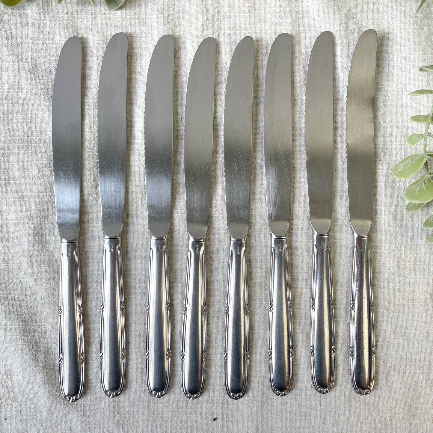 8 Couteaux vintages inox made in France