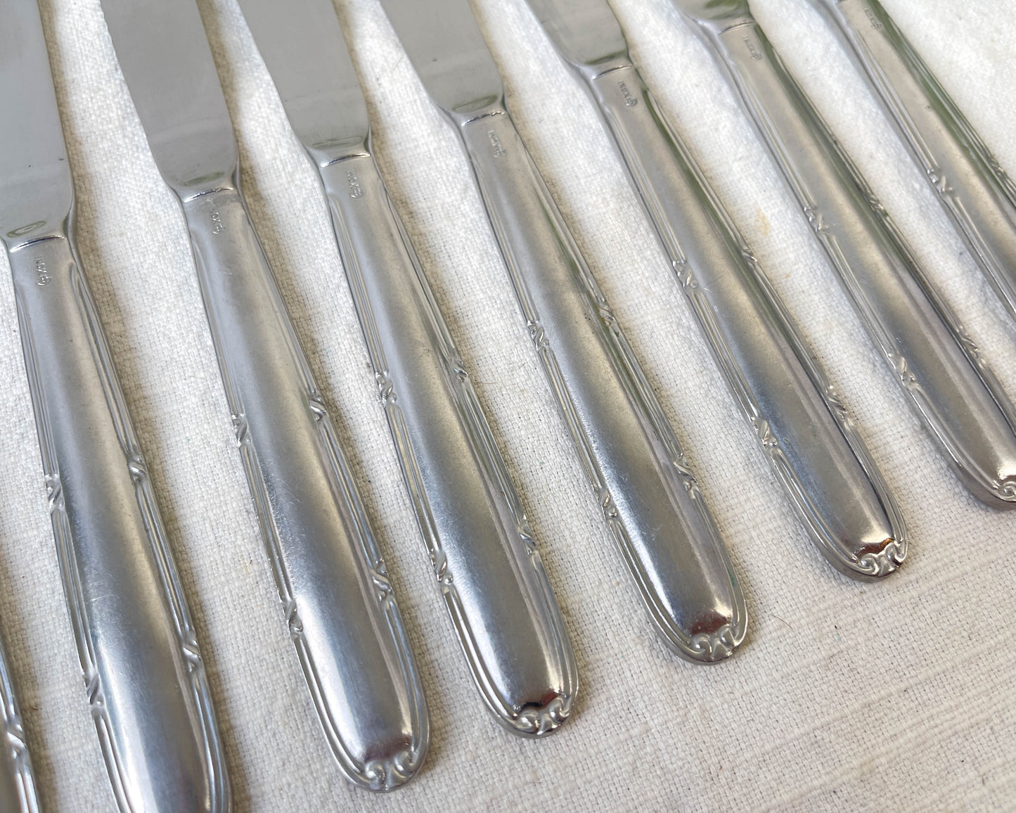 8 Couteaux vintages inox made in France