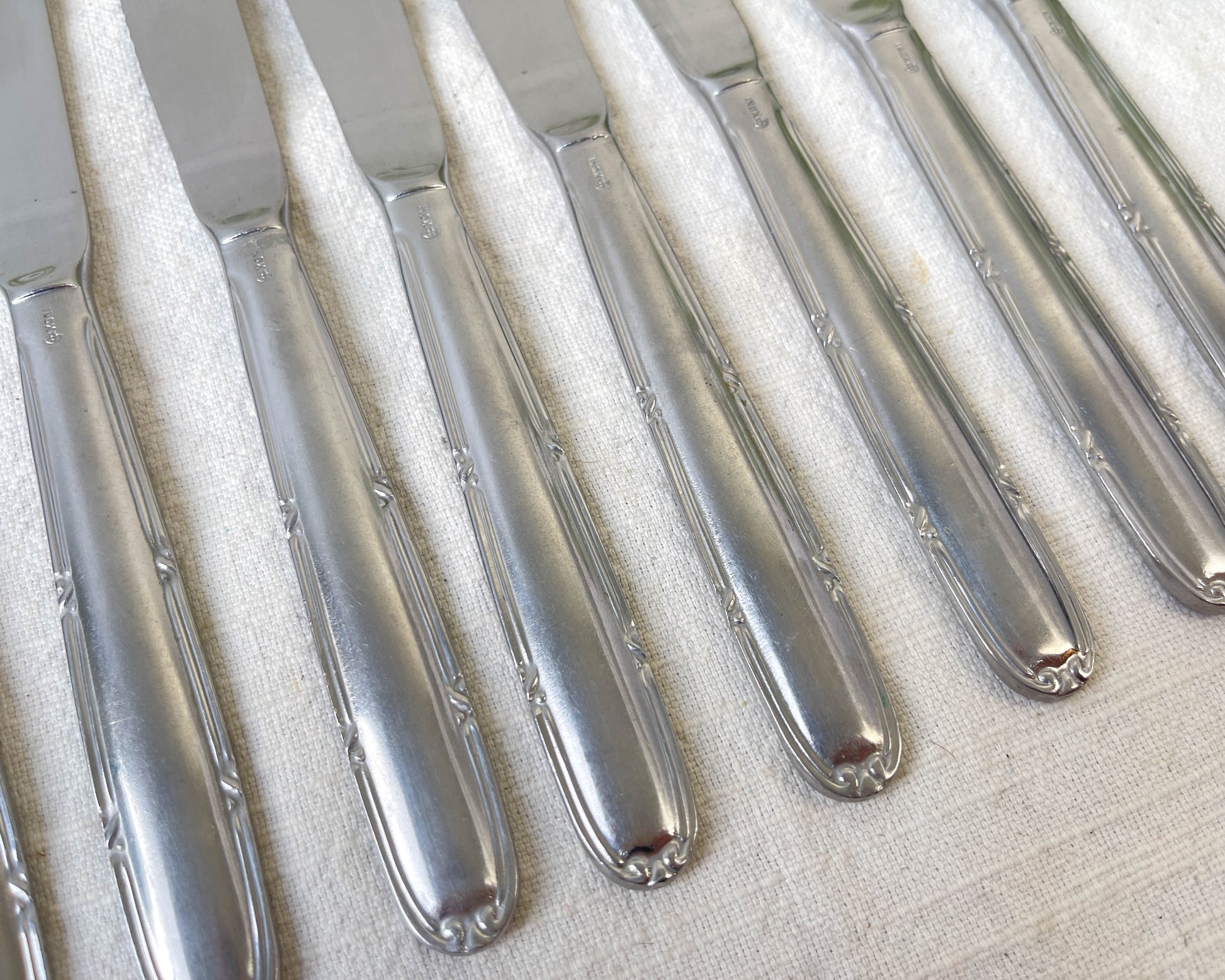 8 Couteaux vintages inox made in France