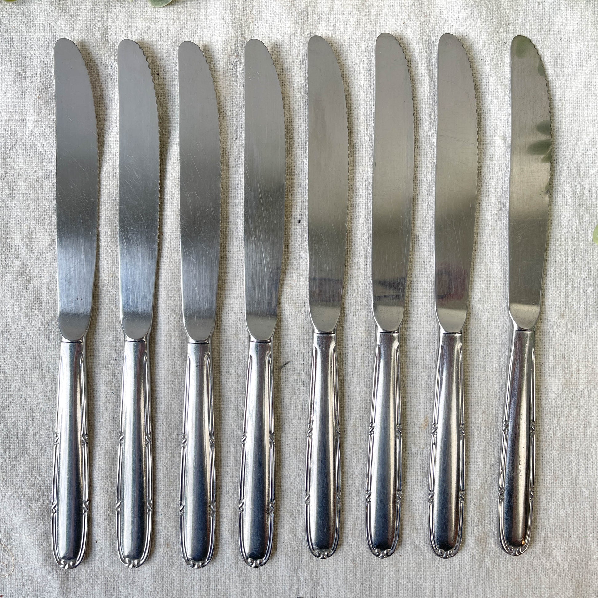 8 Couteaux vintages inox made in France