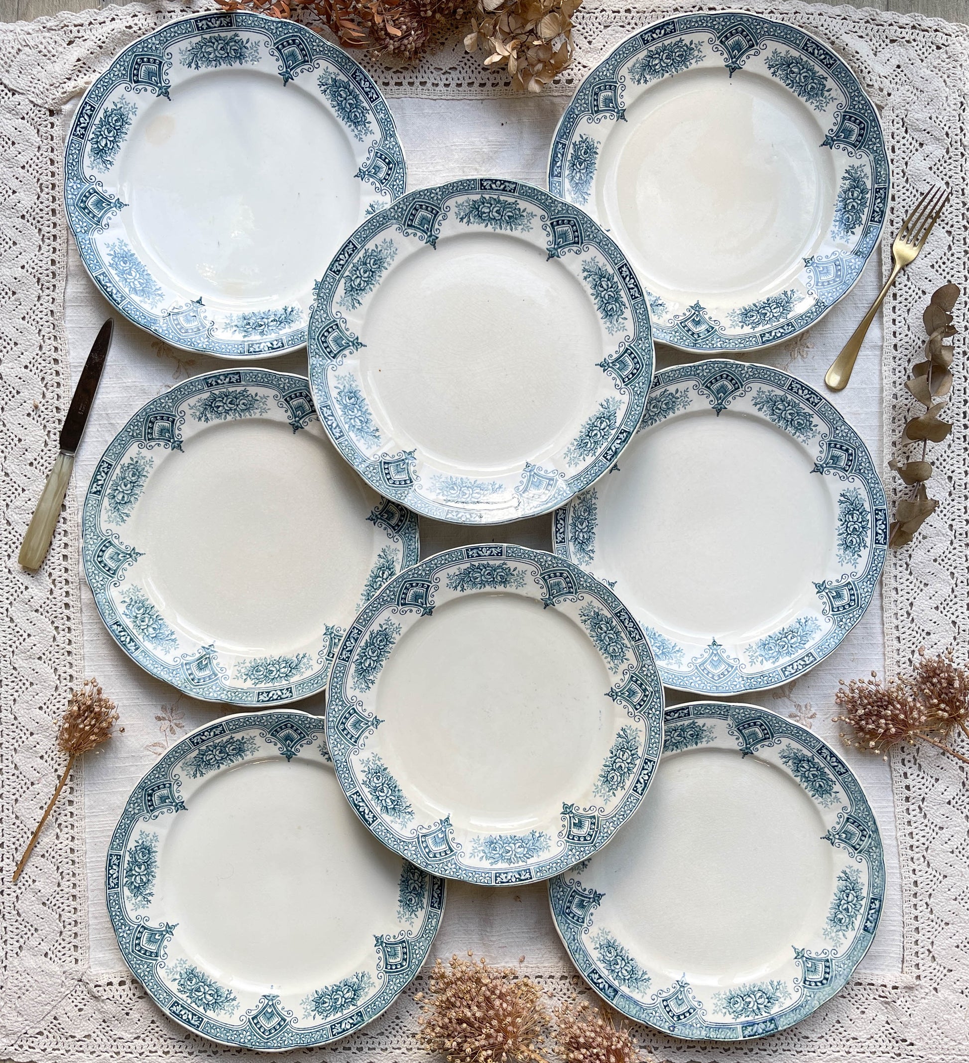 8 Assiettes vintage Terre de Fer Bleues + 8 Petites Assiettes porcelaine blanches dorée dépareillées