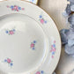 Lot de 6 petites assiettes en porcelaine vintage de Salins, décor floral bleu et rose, dorure.