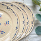 Lot de 6 assiettes plates en porcelaine vintage K&G Lunéville, modèle "Flore" des années 1950, décorées de petites fleurs bleues délicates.