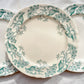Lot de 6 assiettes plates anciennes en Terre de Fer, modèle 'Lilas' de la manufacture Longchamp – faïence blanche à décor floral bleu, France, fin XIXe siècle