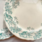 Lot de 6 assiettes plates anciennes en Terre de Fer, modèle 'Lilas' de la manufacture Longchamp – faïence blanche à décor floral bleu, France, fin XIXe siècle
