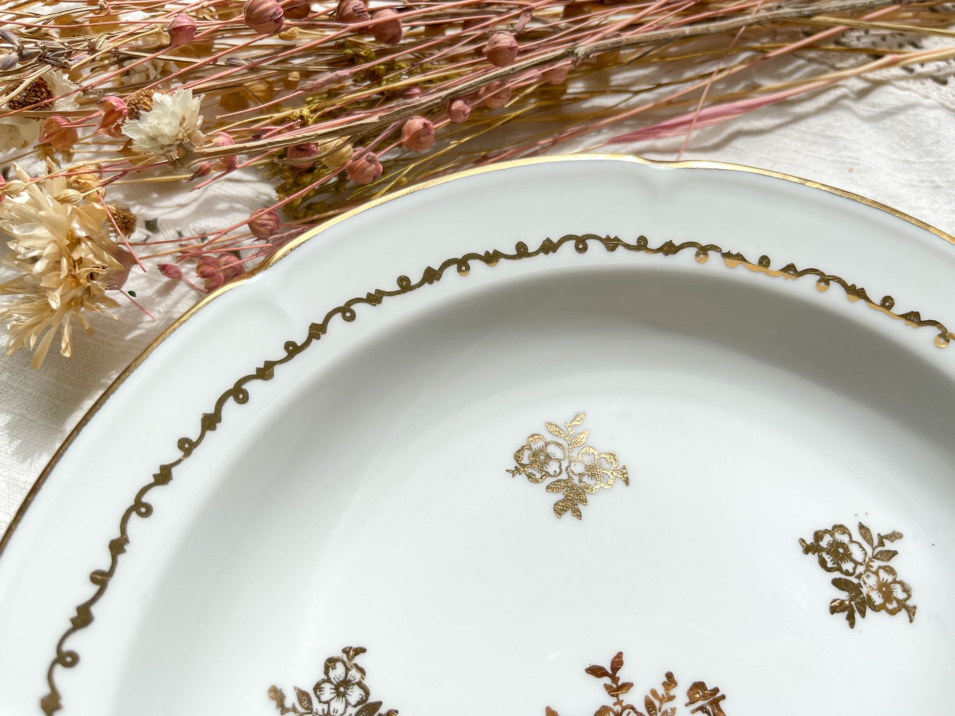 5 Assiettes creuses porcelaine vintage Française motif fleurs dorées Vierzon C.G