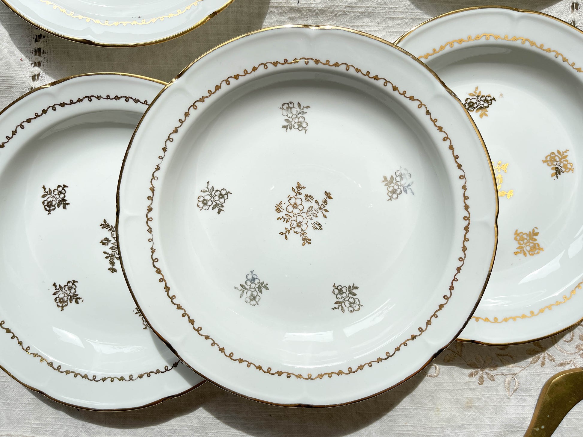 5 Assiettes creuses porcelaine vintage Française motif fleurs dorées Vierzon C.G