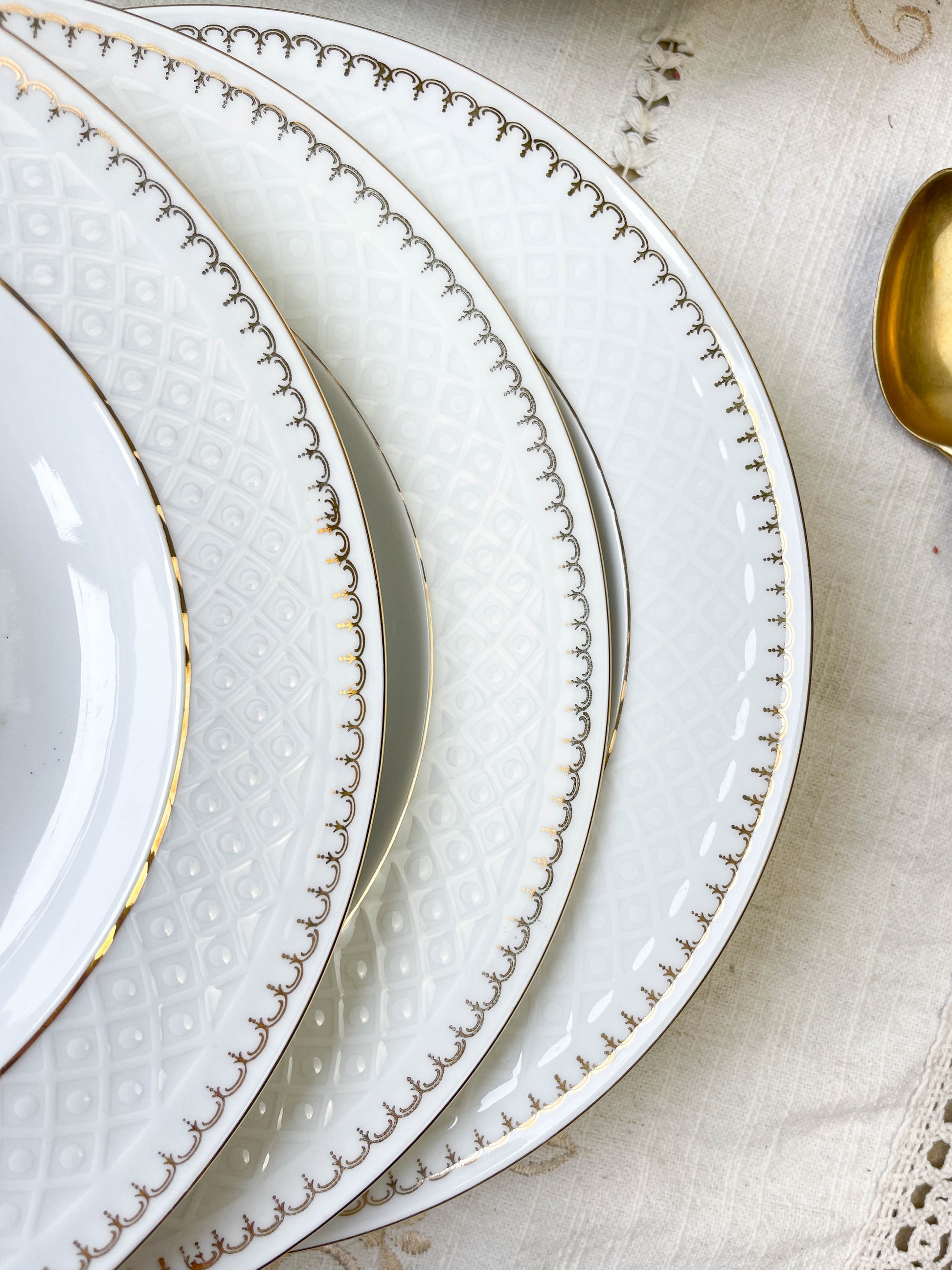 6 Assiettes creuses porcelaine blanche dorée BAVARIA modèle "Annabell"