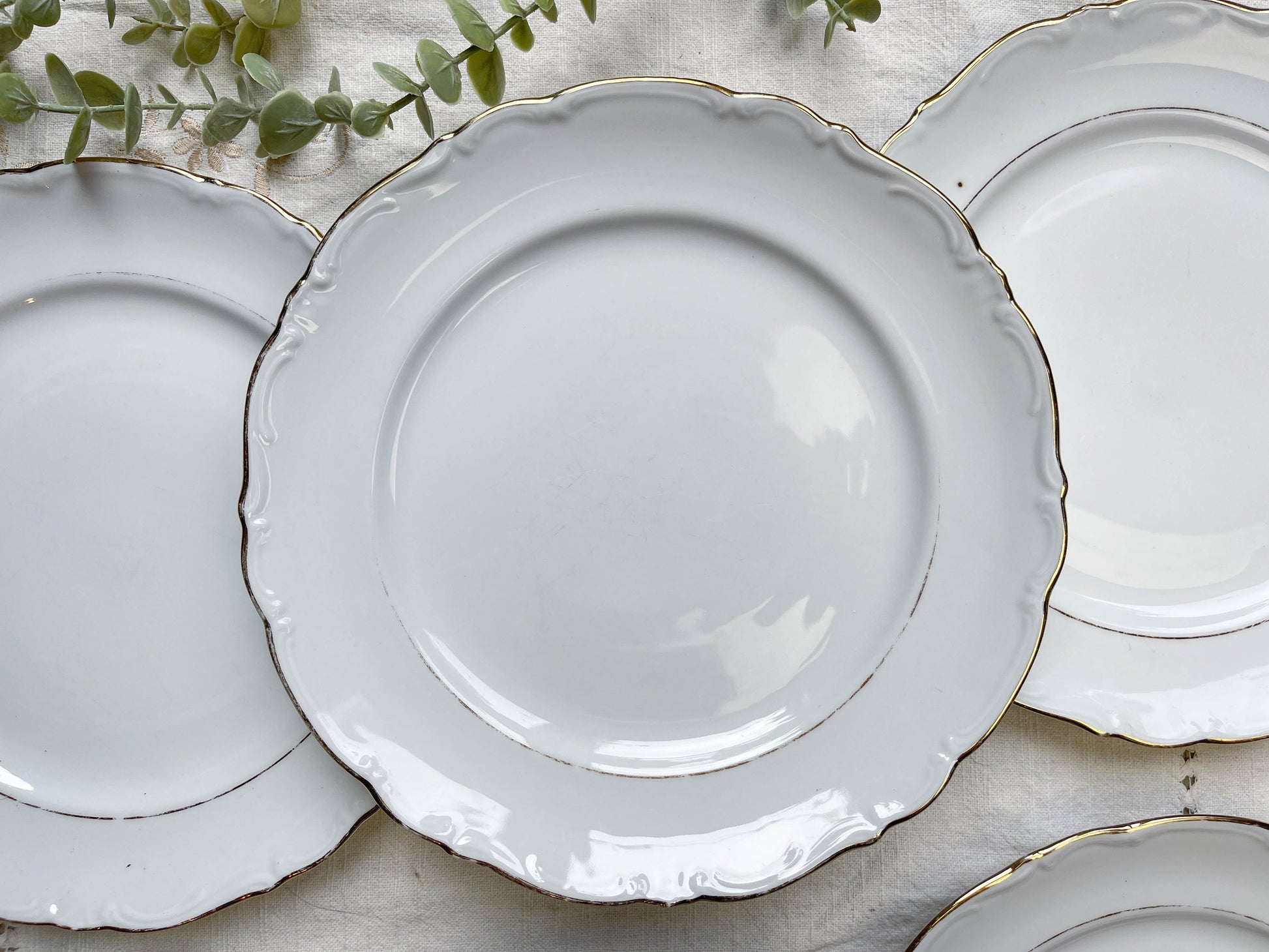 6 Assiettes vintage Porcelaine blanches dorées + 6 Petites Assiettes dépareillées fleuries