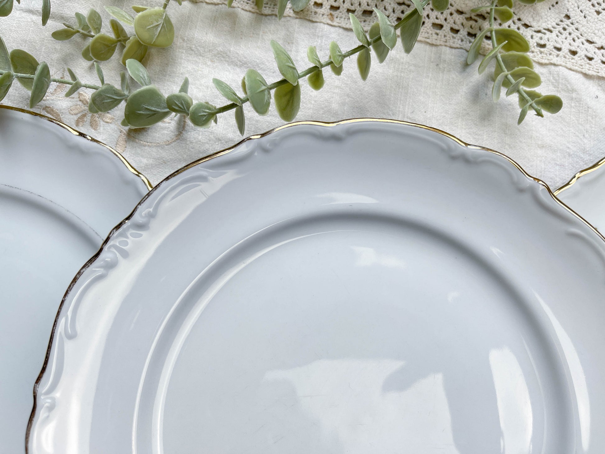 6 Assiettes vintage Porcelaine blanches dorées + 6 Petites Assiettes dépareillées fleuries