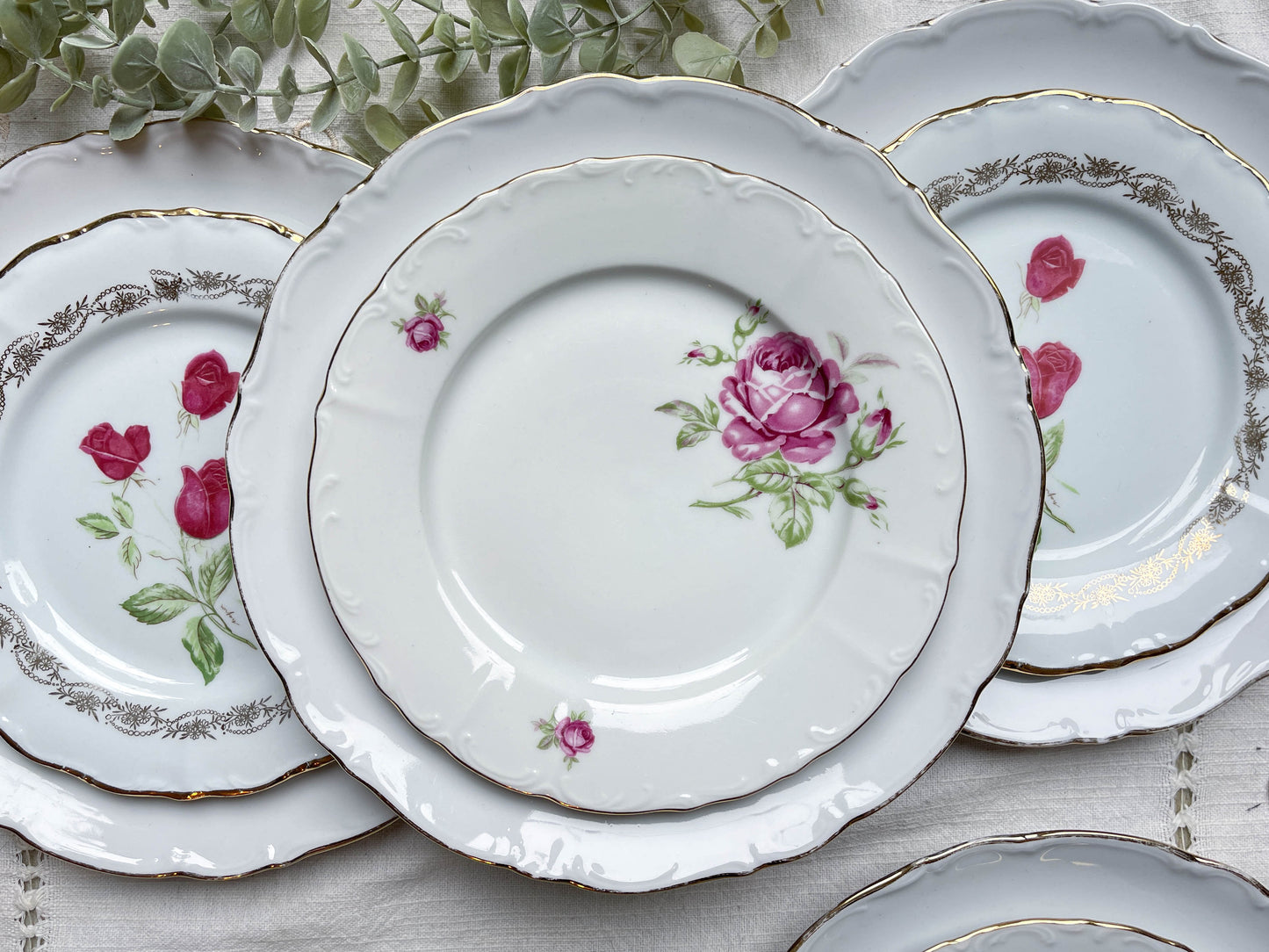 6 Assiettes vintage Porcelaine blanches dorées + 6 Petites Assiettes dépareillées fleuries