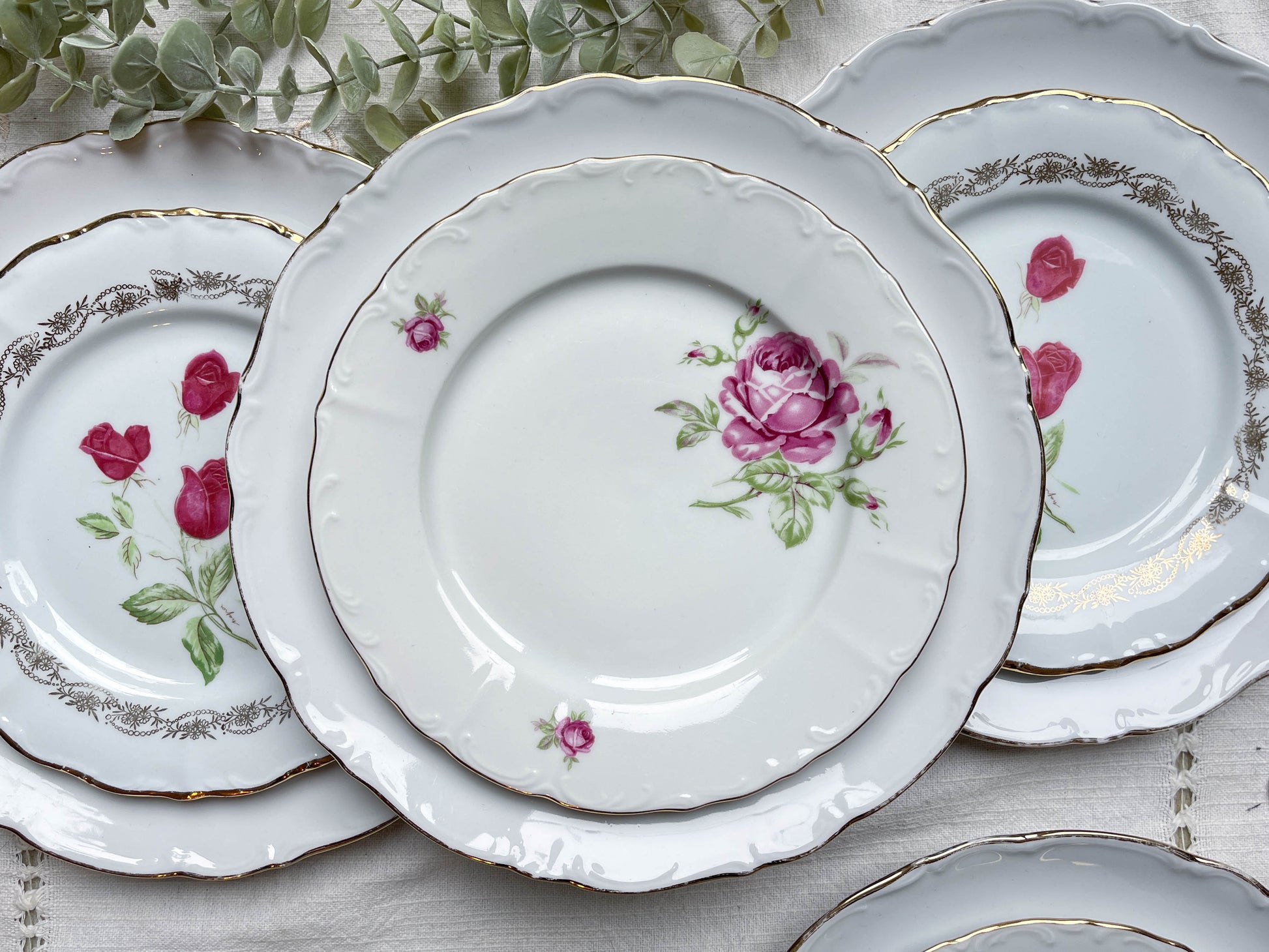 6 Assiettes vintage Porcelaine blanches dorées + 6 Petites Assiettes dépareillées fleuries