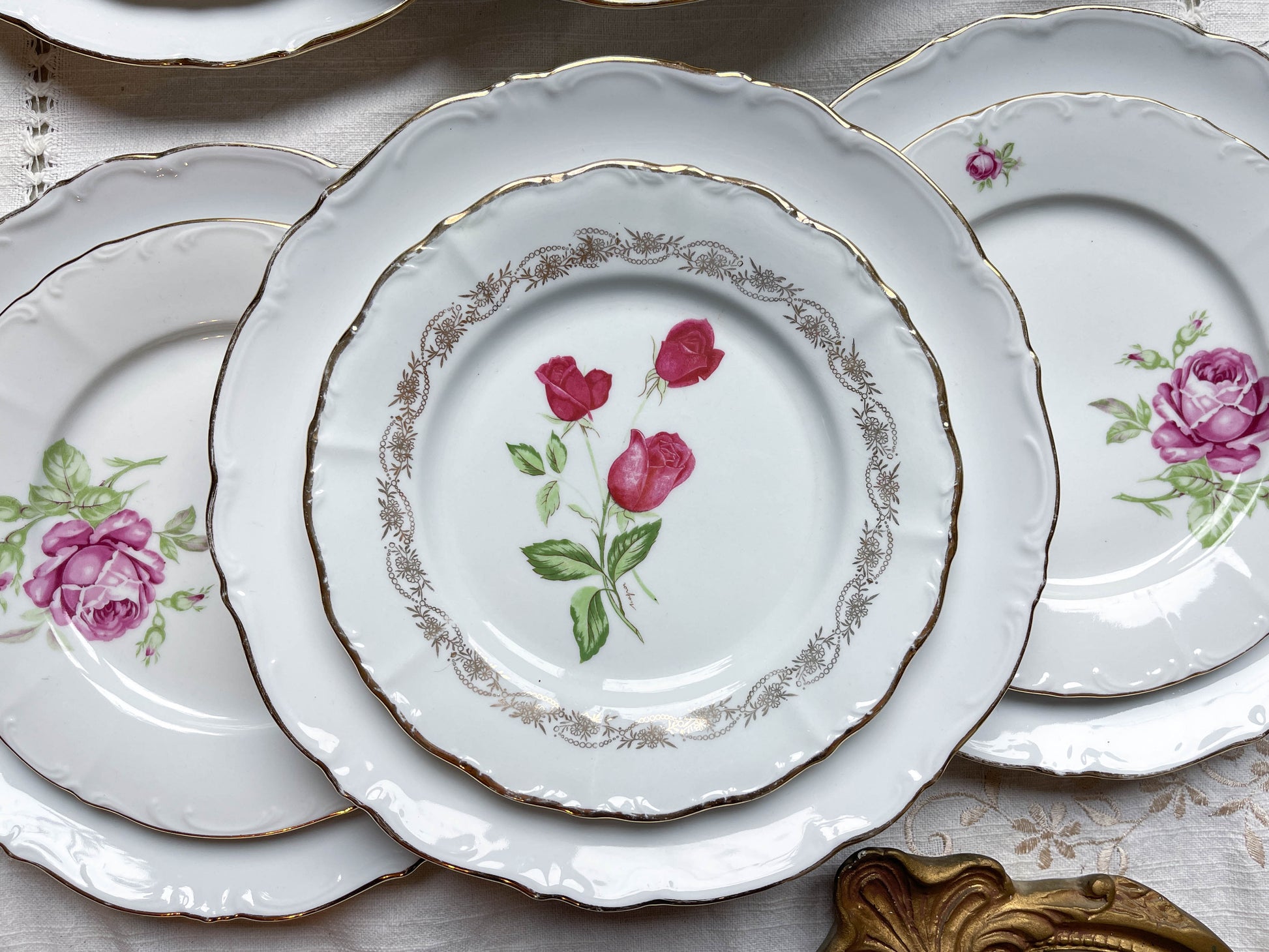 6 Assiettes vintage Porcelaine blanches dorées + 6 Petites Assiettes dépareillées fleuries