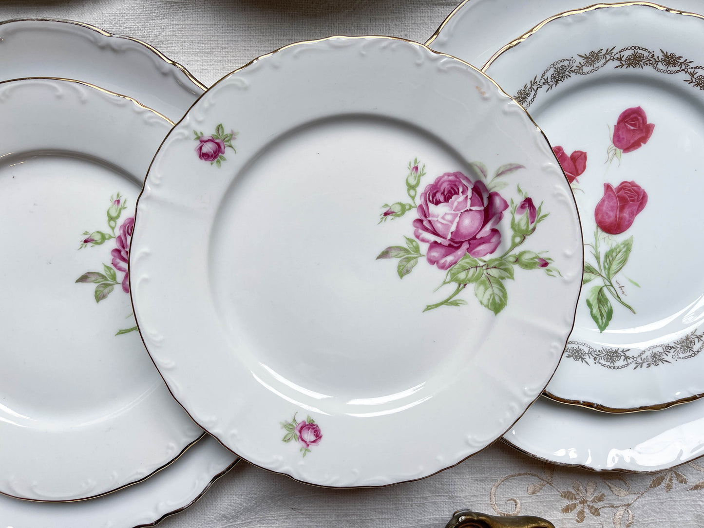 6 Assiettes vintage Porcelaine blanches dorées + 6 Petites Assiettes dépareillées fleuries