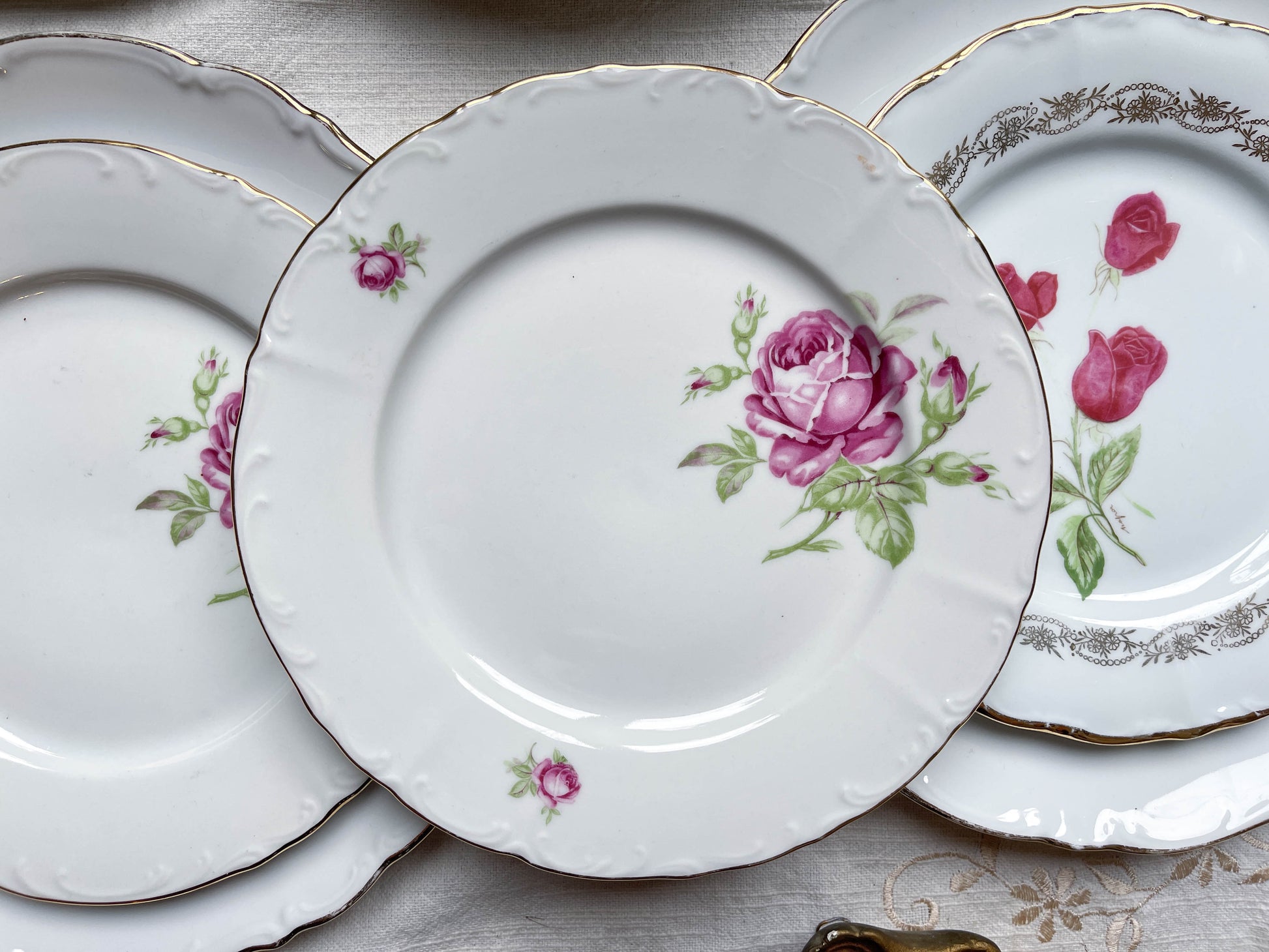 6 Assiettes vintage Porcelaine blanches dorées + 6 Petites Assiettes dépareillées fleuries